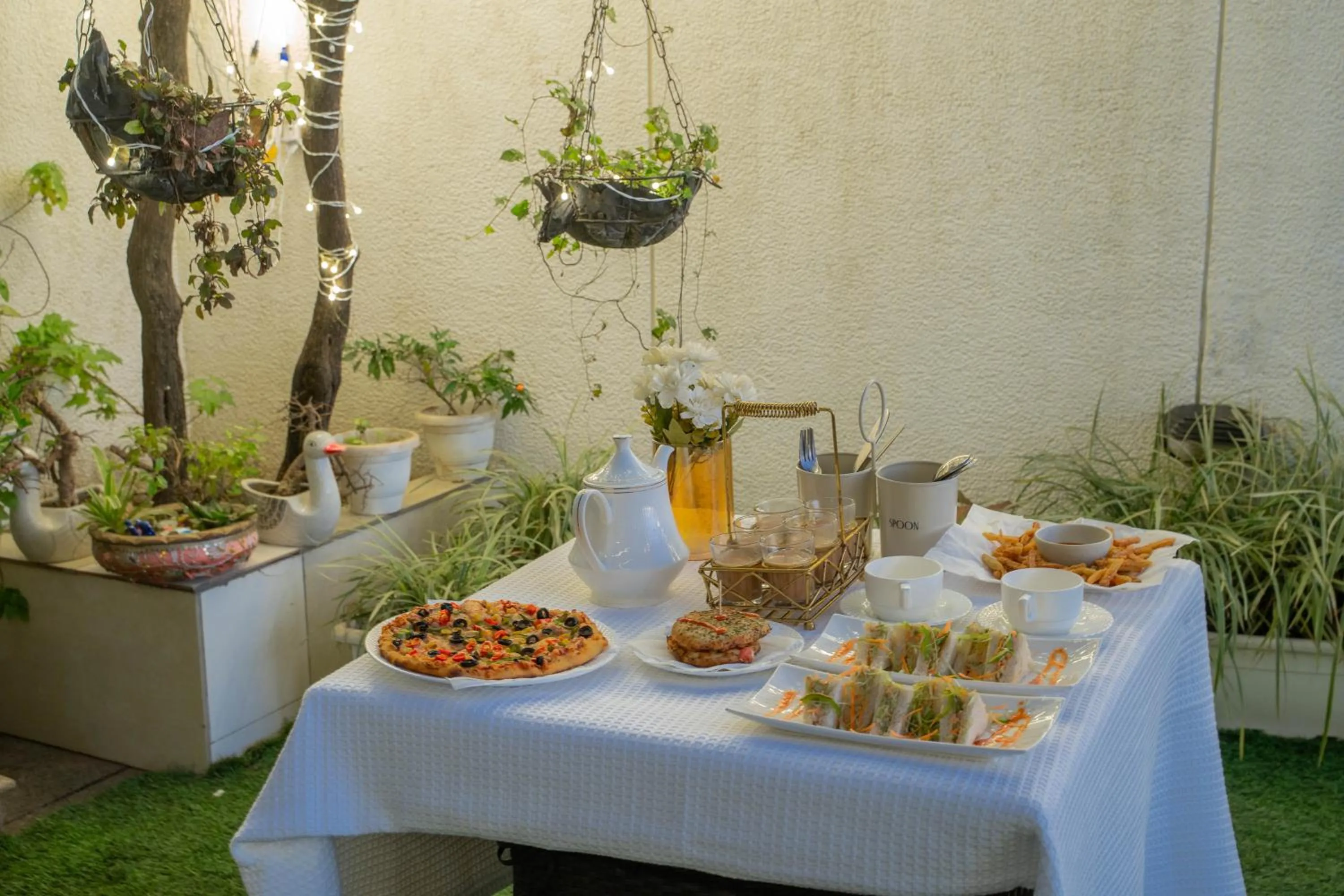 Food and drinks in Perfectstayz Premium The Pride at mall road