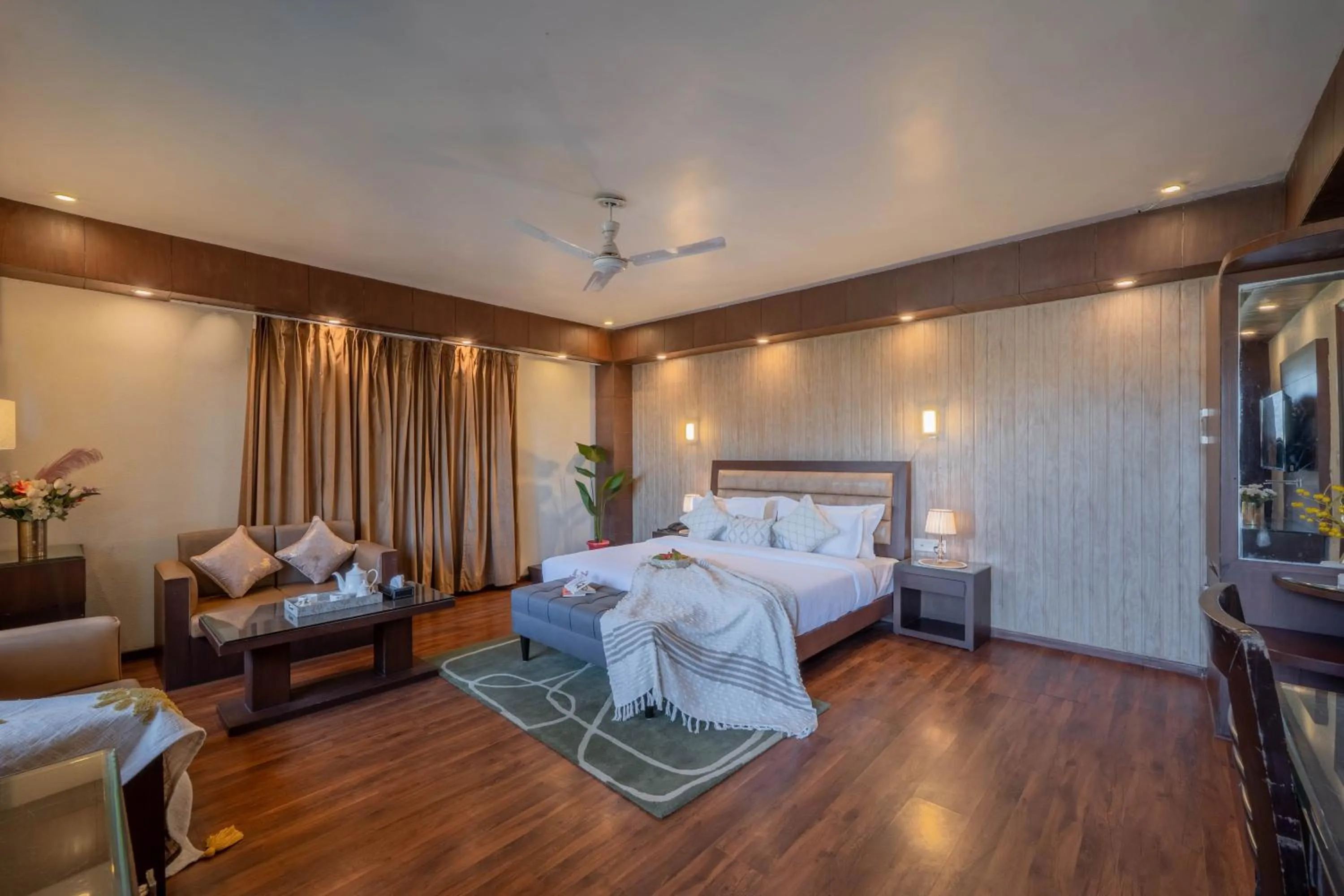 Bed in Perfectstayz Premium The Pride at mall road