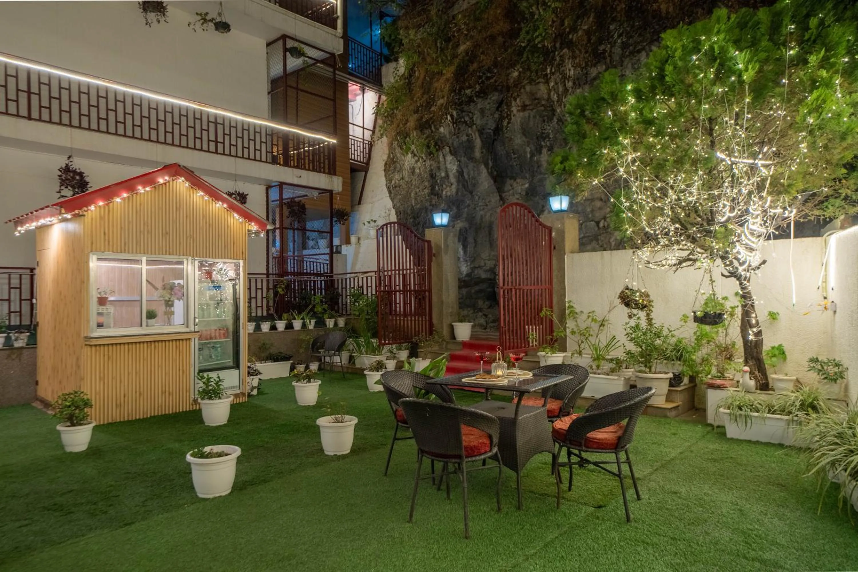 Garden in Perfectstayz Premium The Pride at mall road