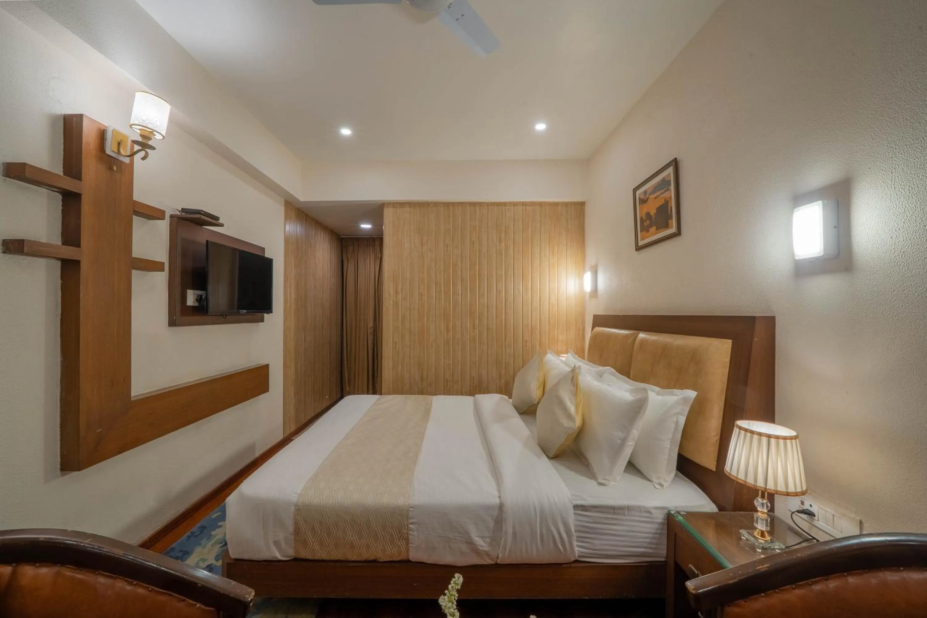 Bed in Perfectstayz Premium The Pride at mall road