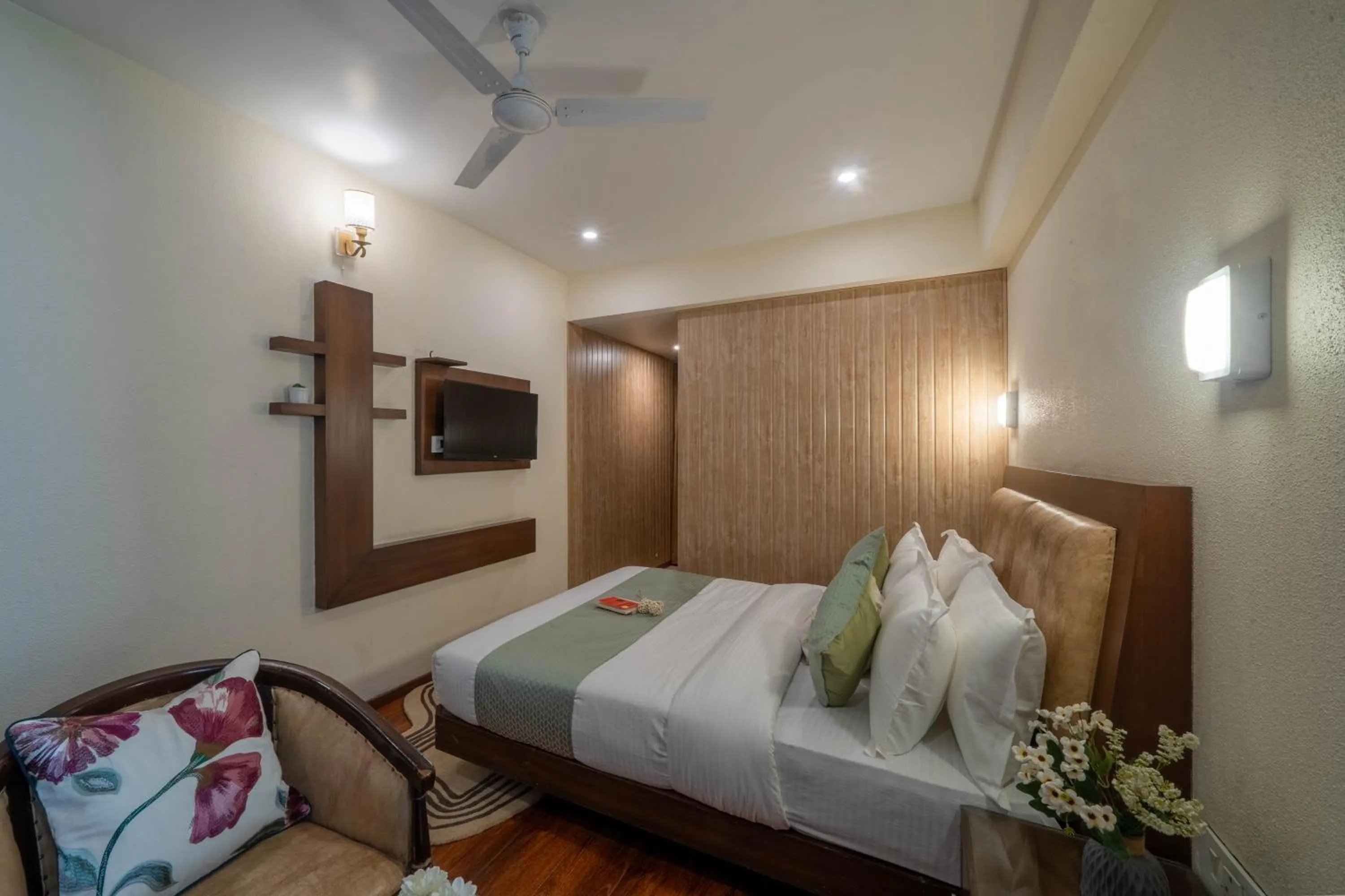 Bed in Perfectstayz Premium The Pride at mall road