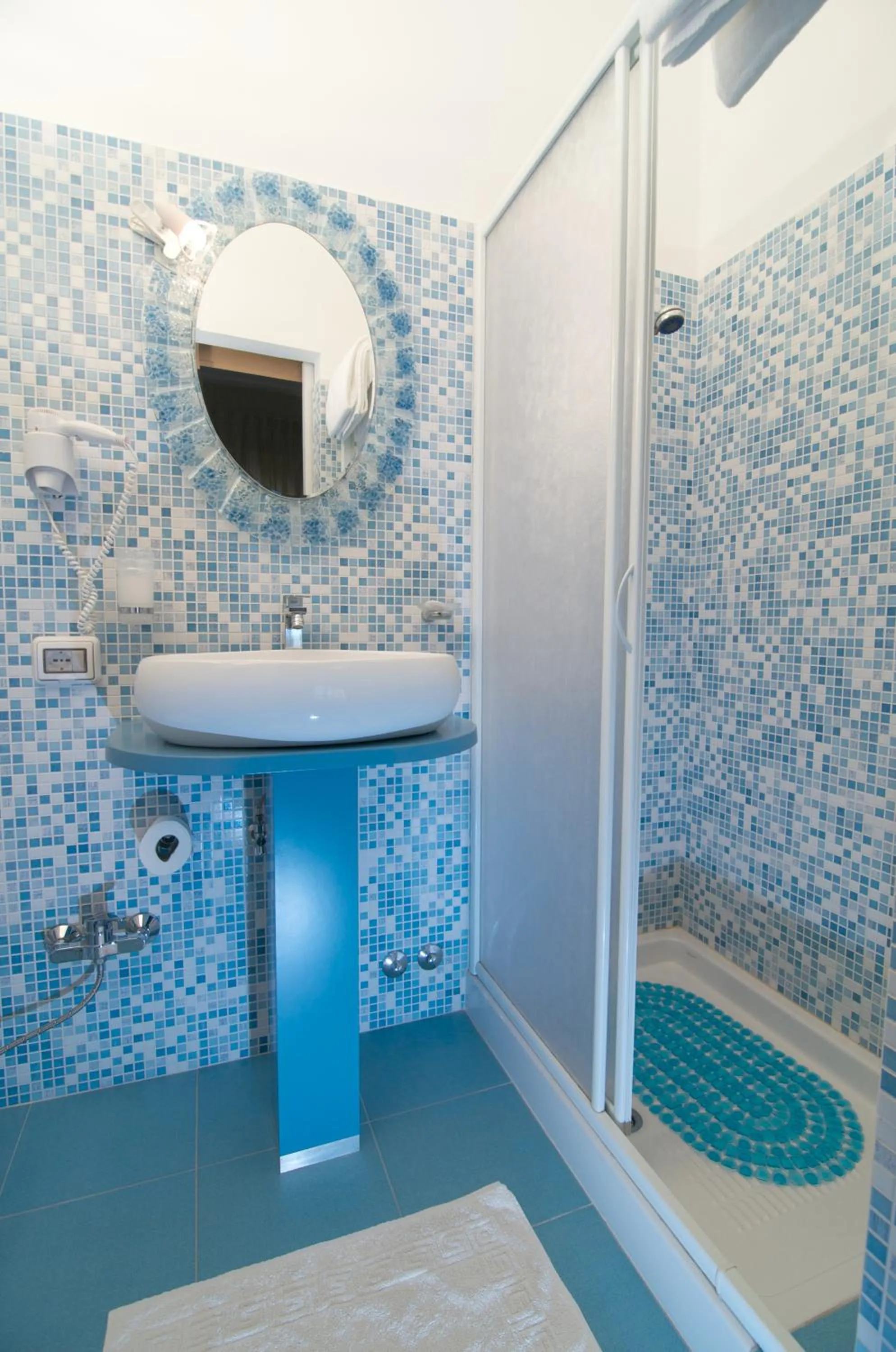 Bathroom in Hotel Velus