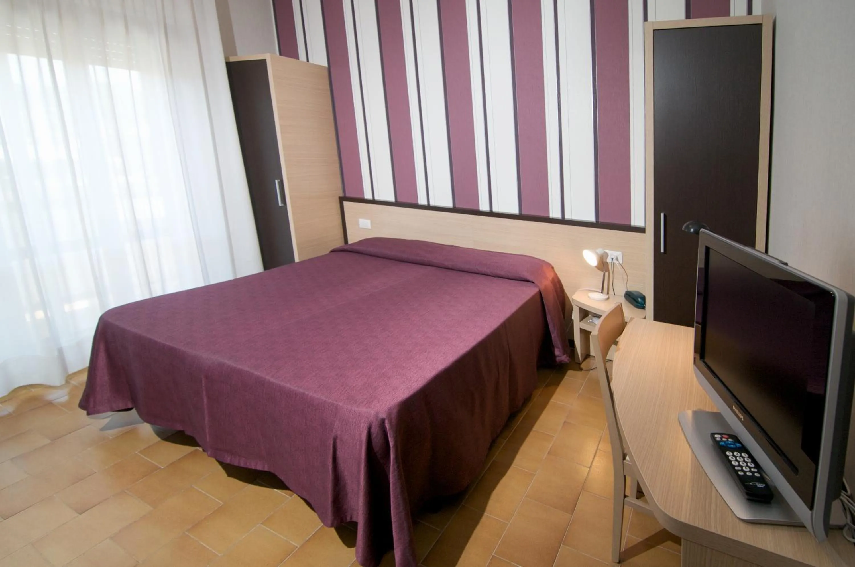 Photo of the whole room, Bed in Hotel Velus