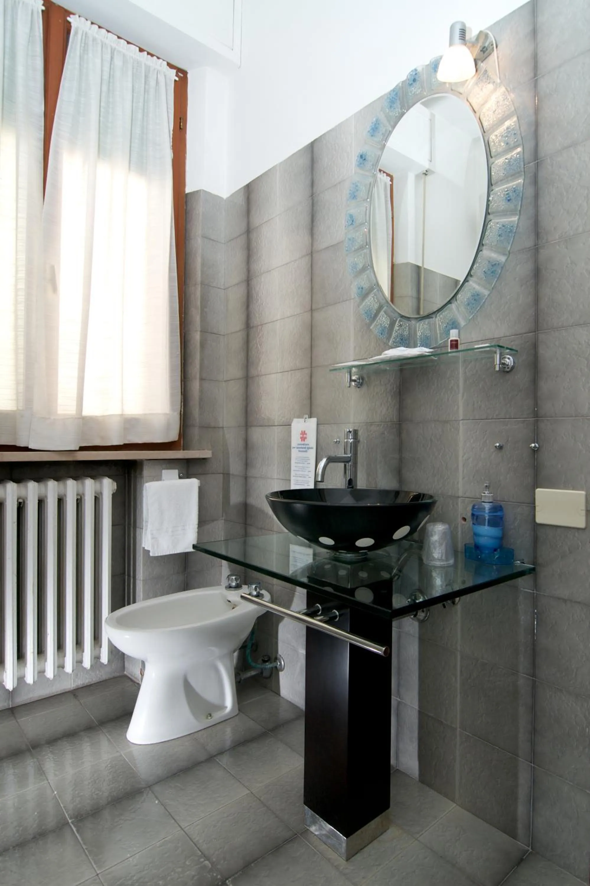 Bathroom in Hotel Velus