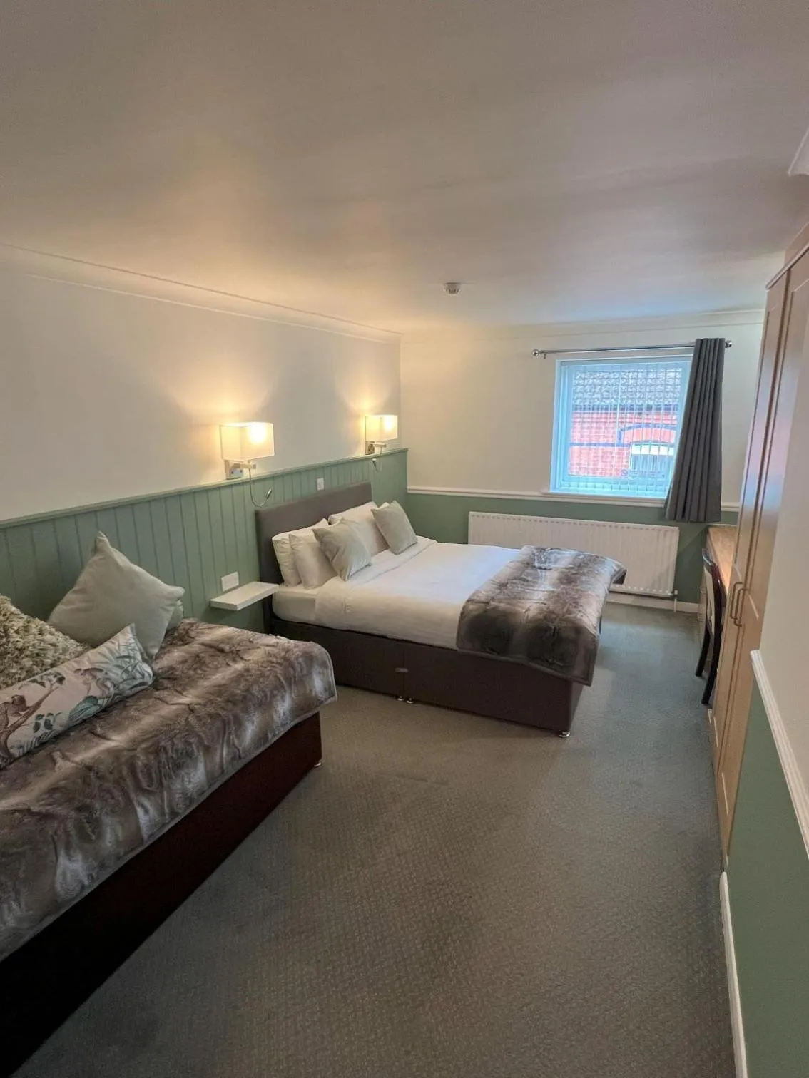 Bed in Millfields Hotel