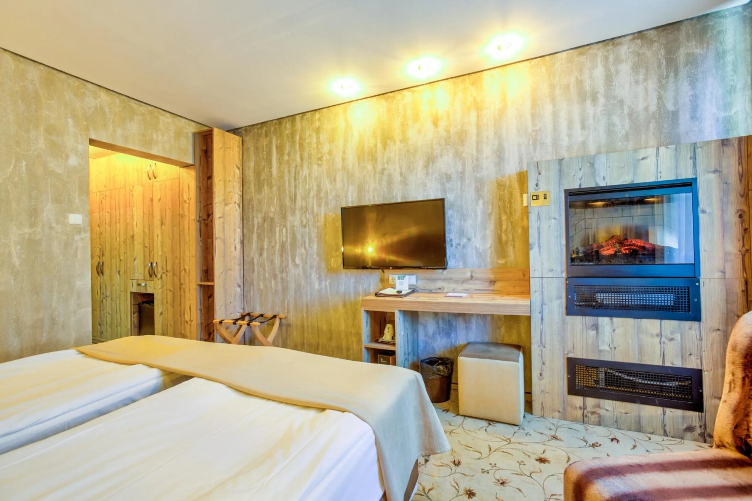 Bed in Alpin Resort Hotel