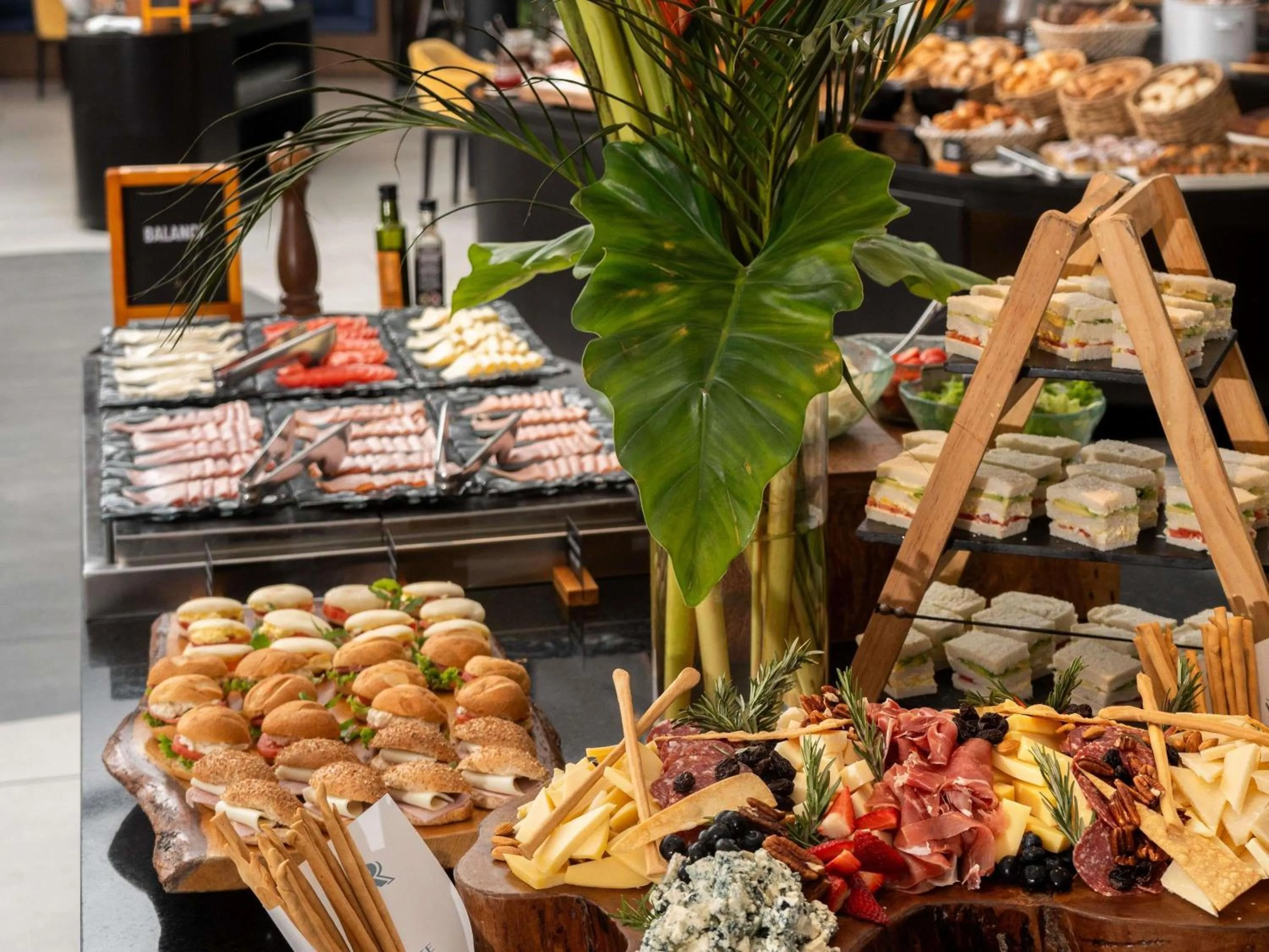 Restaurant/places to eat in Pullman Lima San Isidro