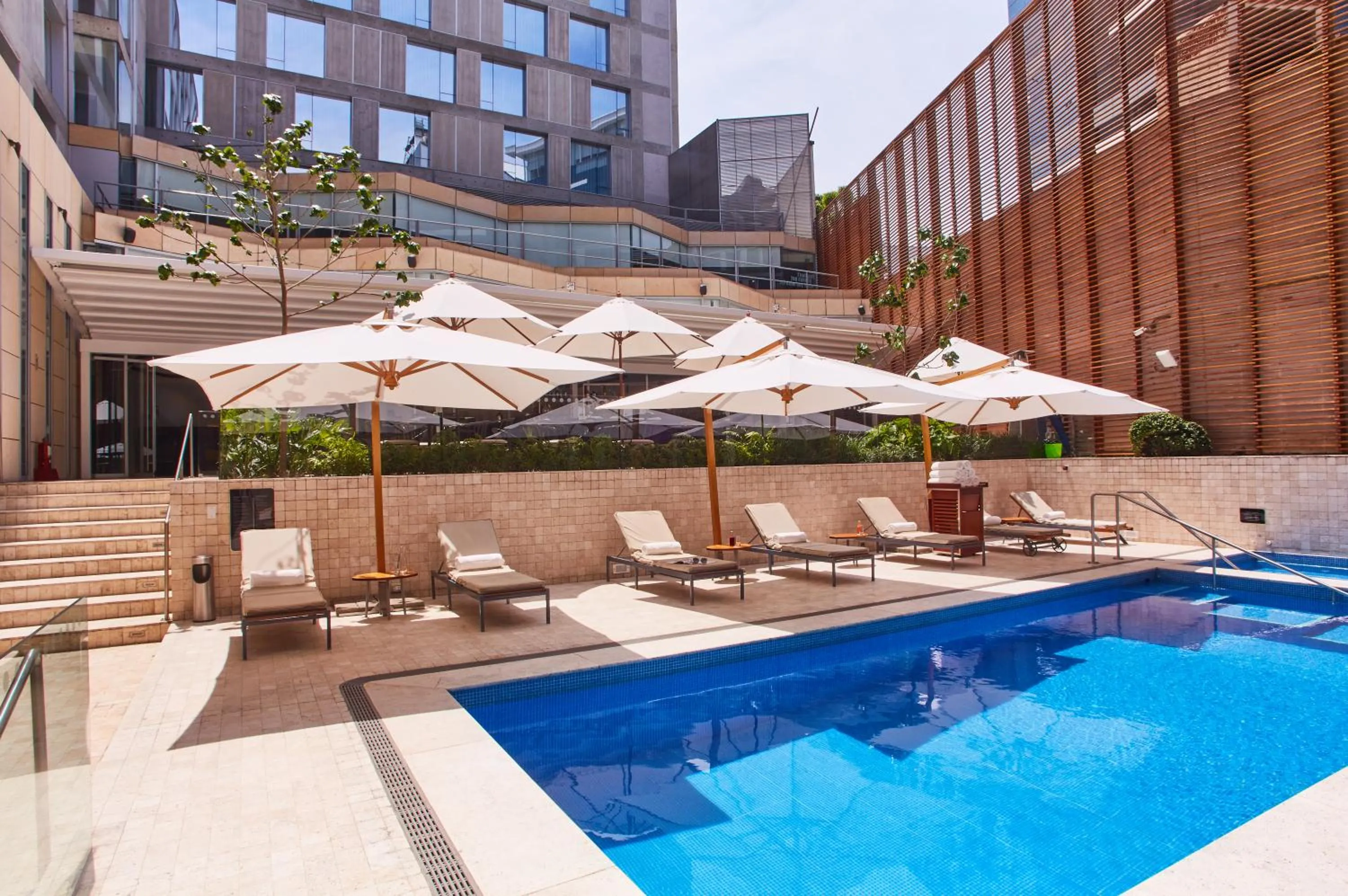 Swimming pool in Pullman Lima San Isidro