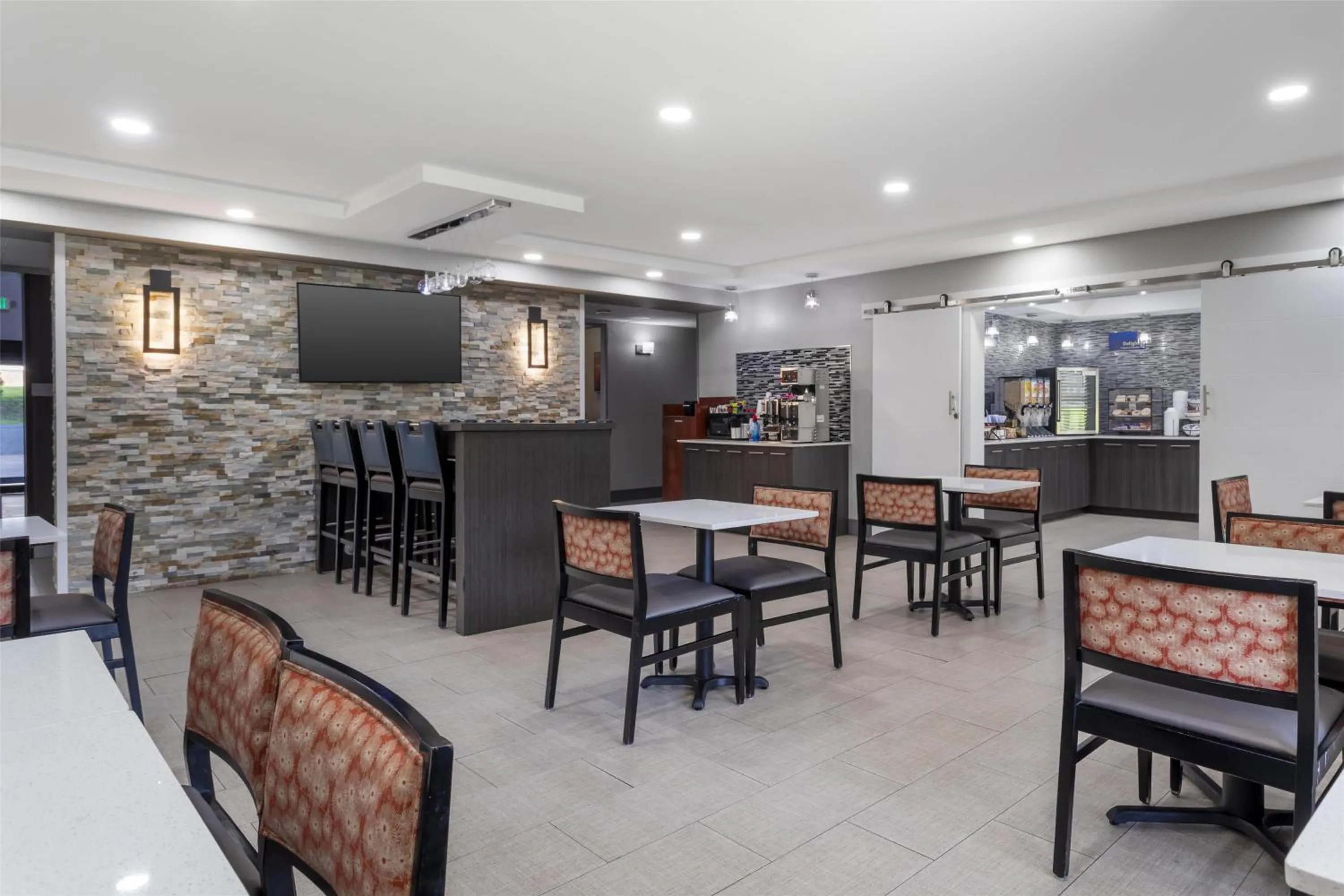 Breakfast in Best Western Knoxville Airport / Alcoa, TN