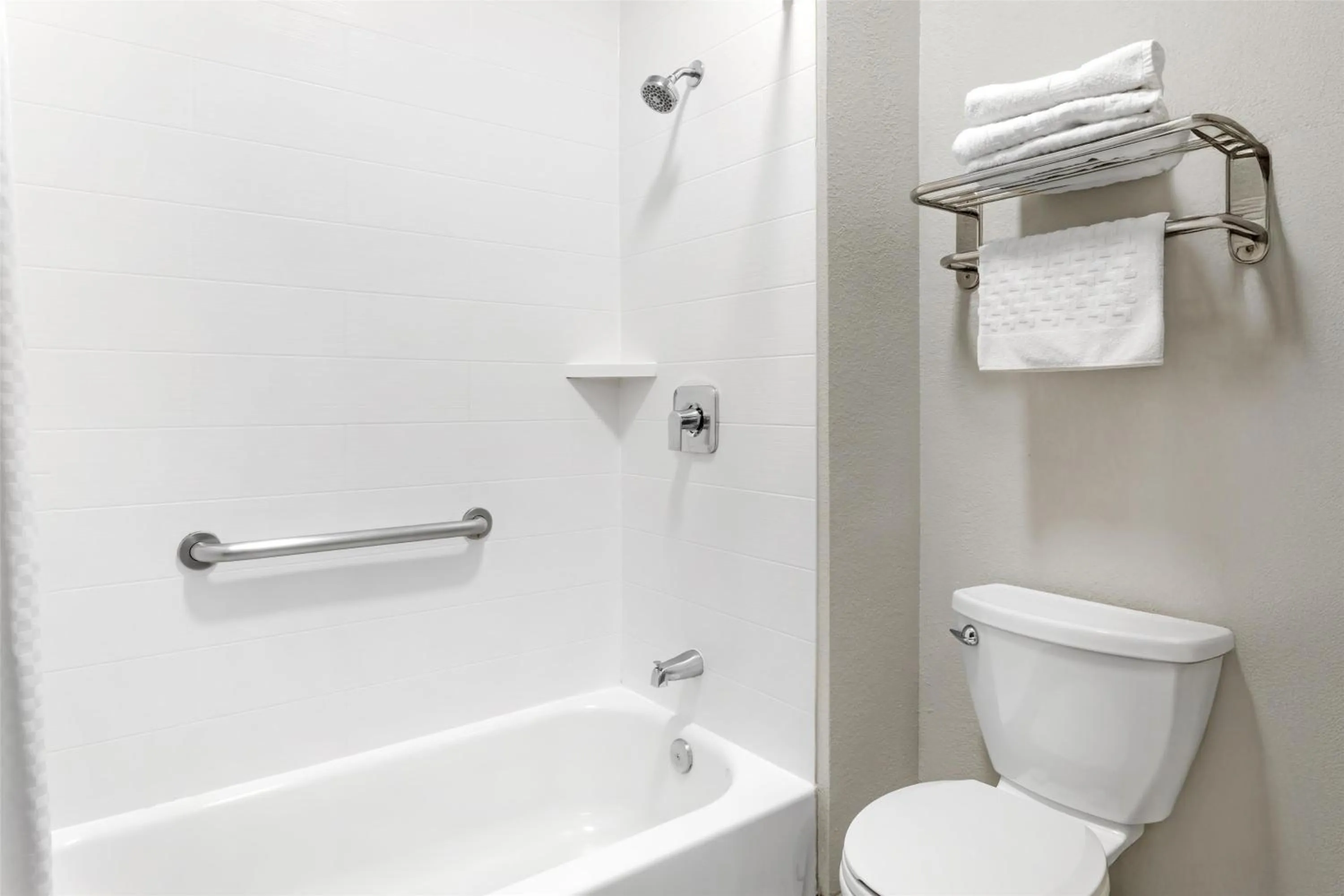 Bathroom in Best Western Knoxville Airport / Alcoa, TN