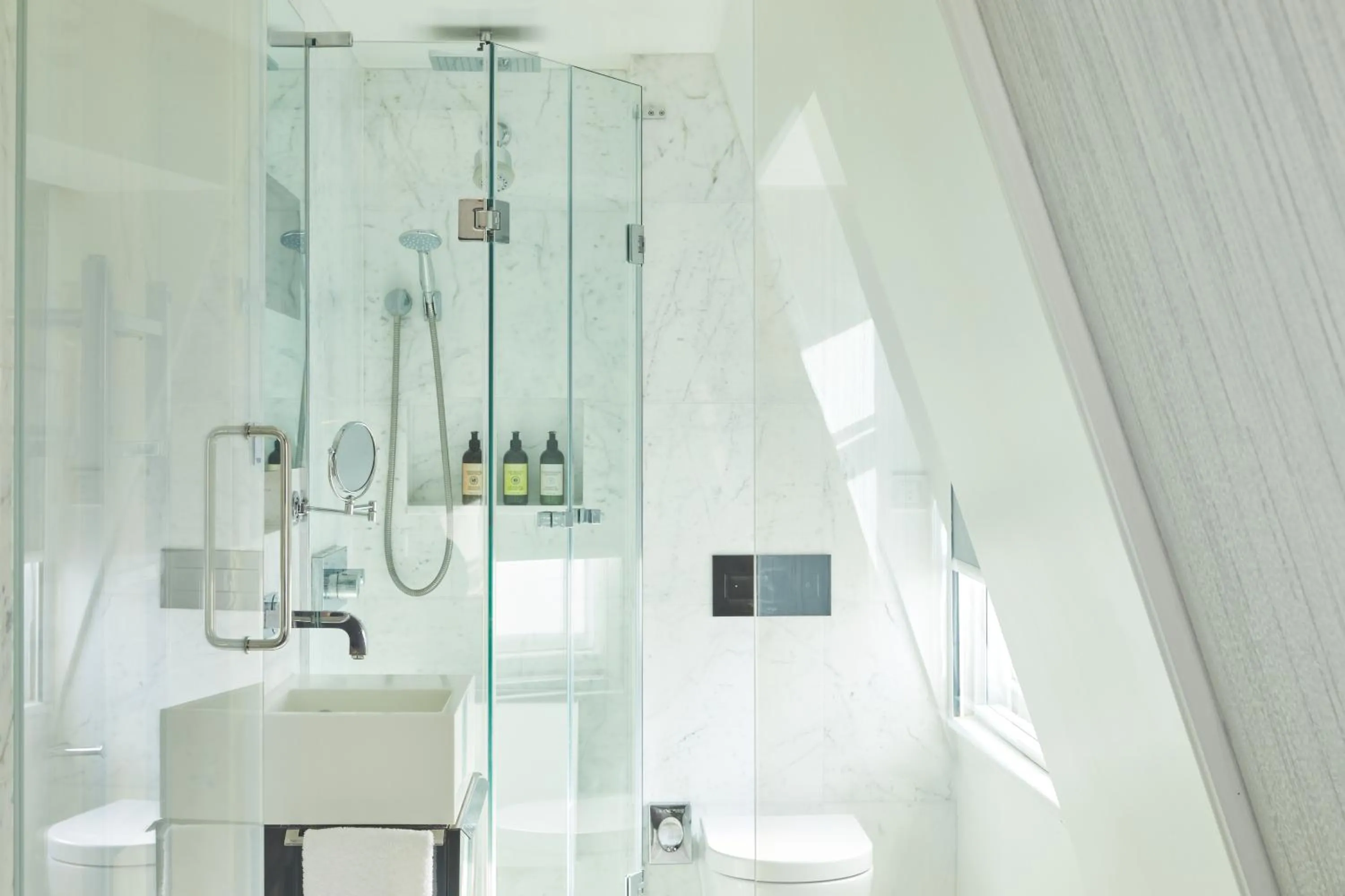 Bathroom in Eccleston Square Hotel