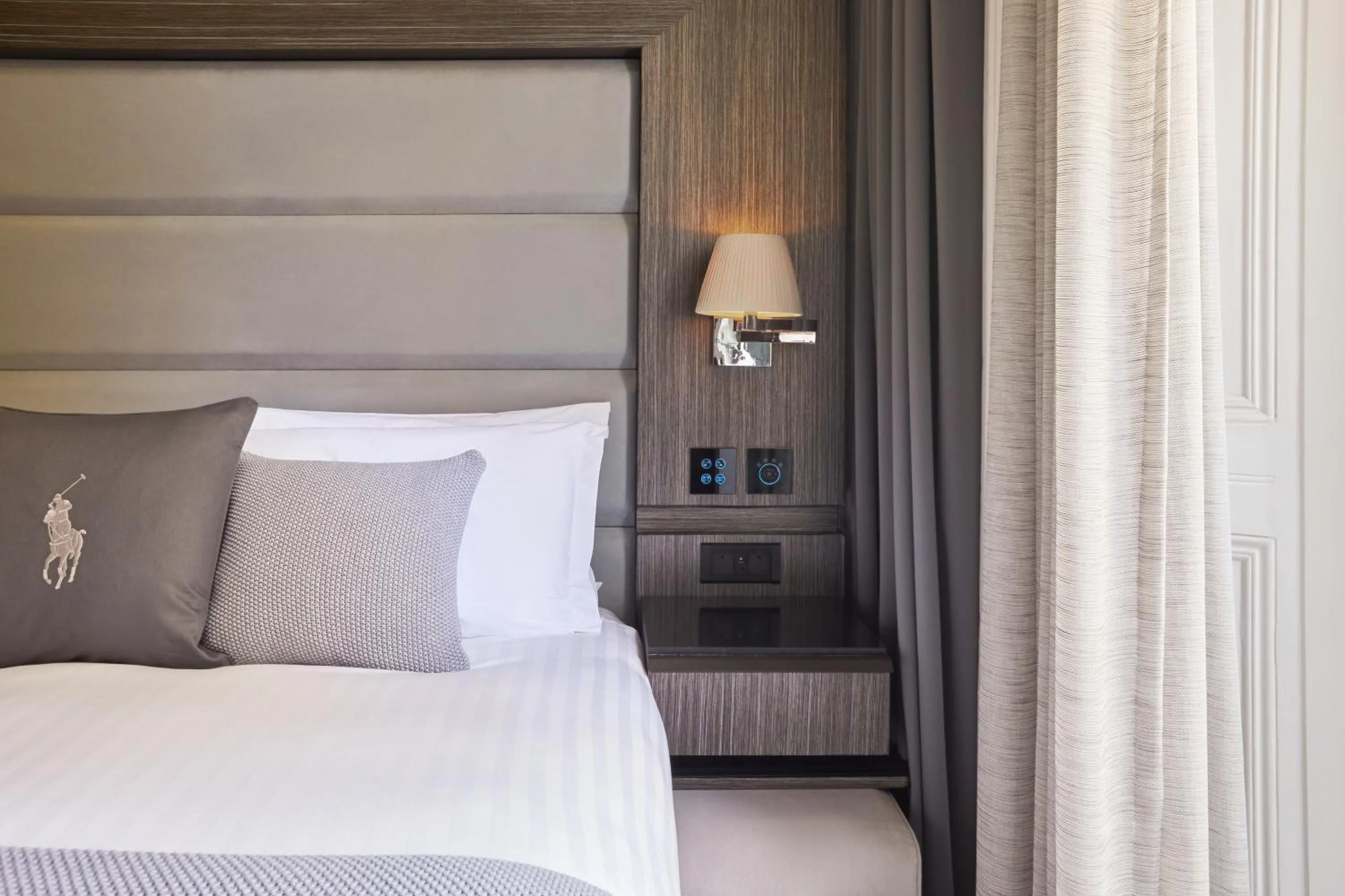 Bedroom, Bed in Eccleston Square Hotel