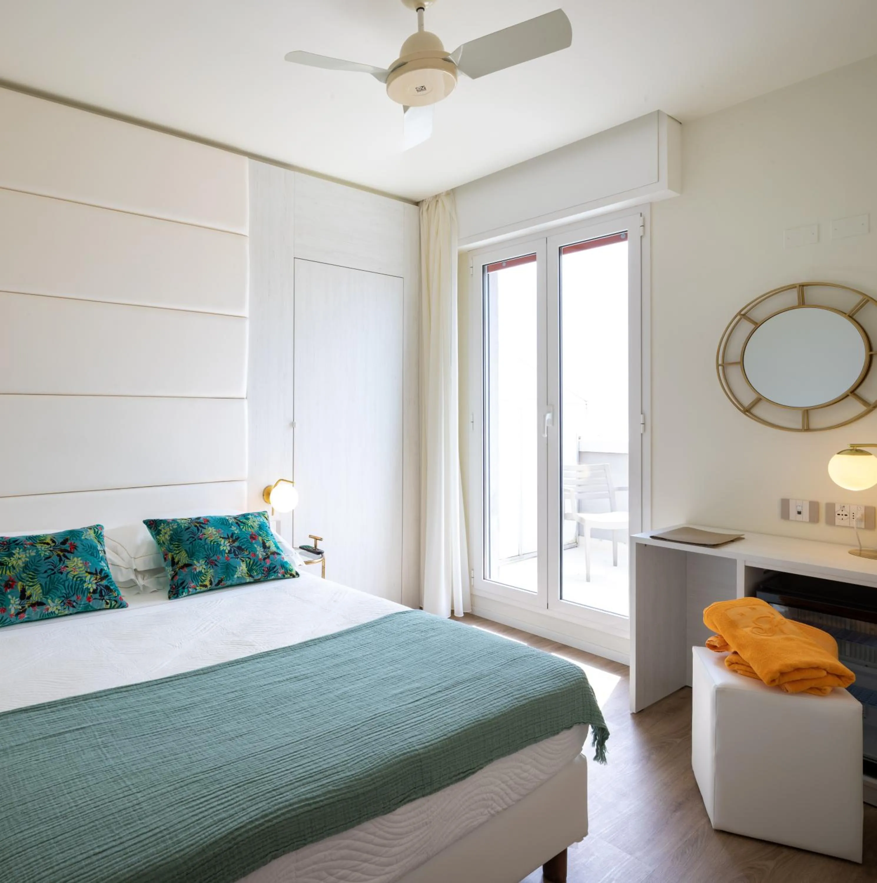 Bed in UNA HOTELS Imperial Beach Hotel