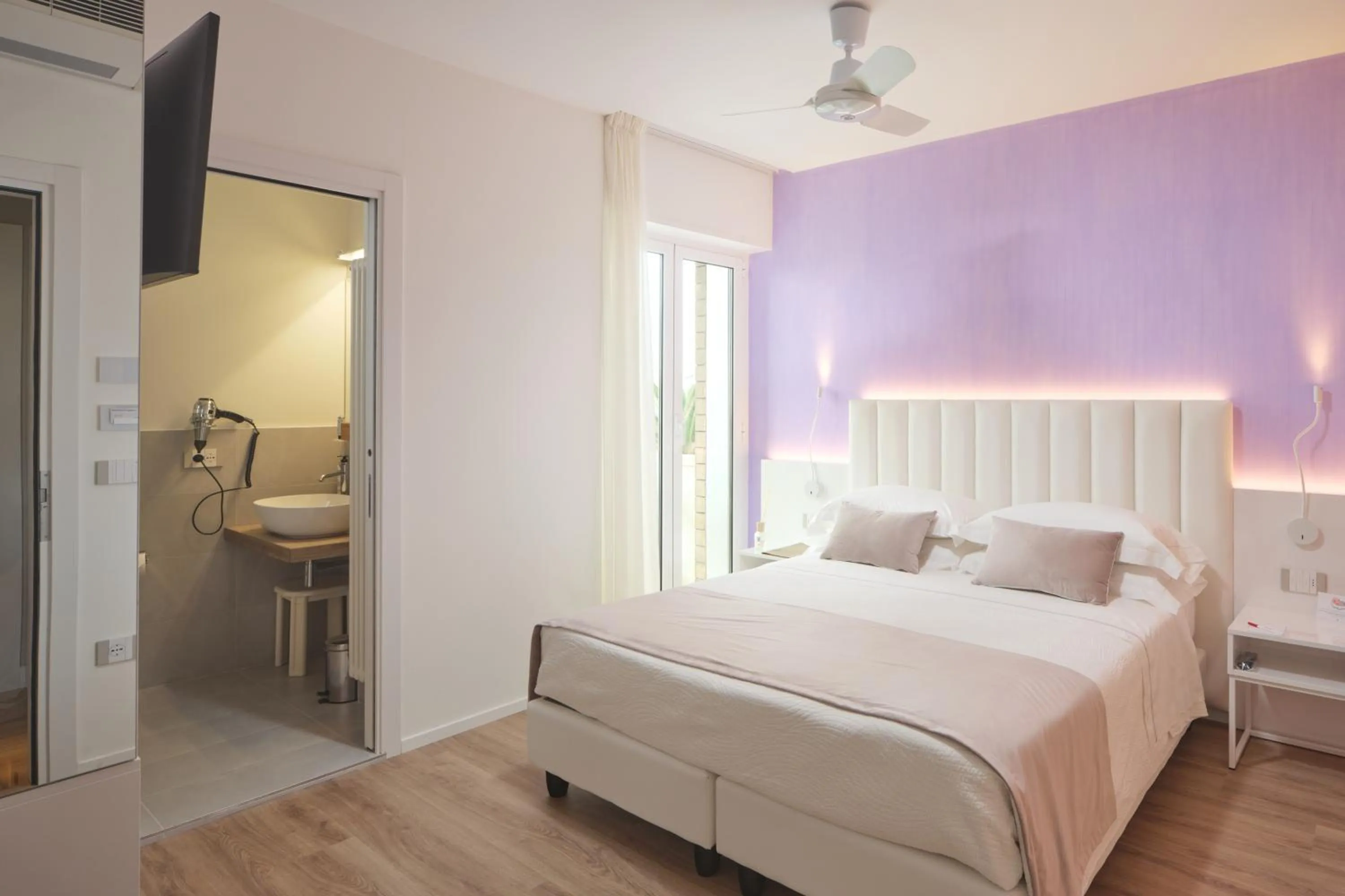 UNA HOTELS Imperial Beach Hotel