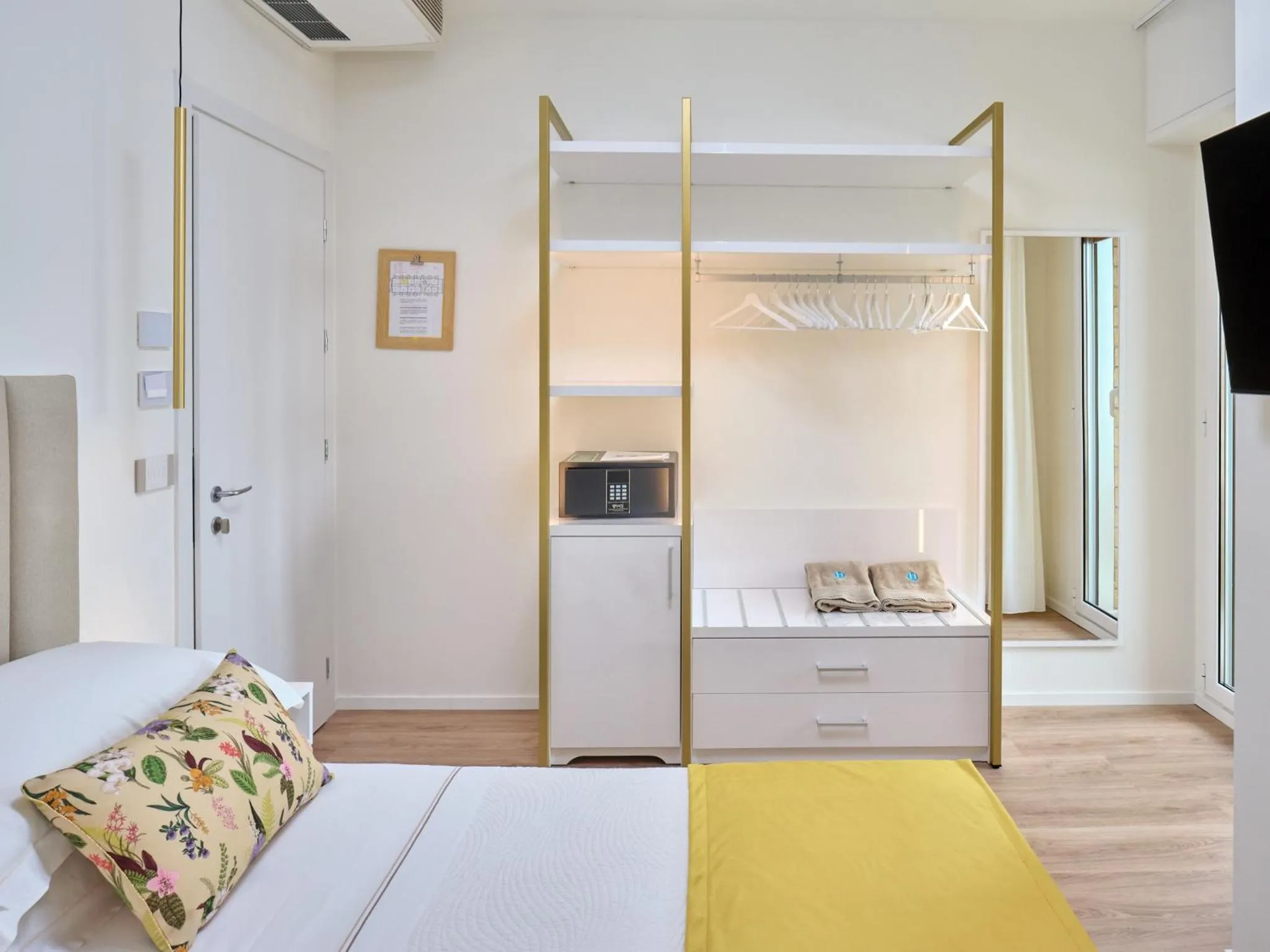 Bed in UNA HOTELS Imperial Beach Hotel