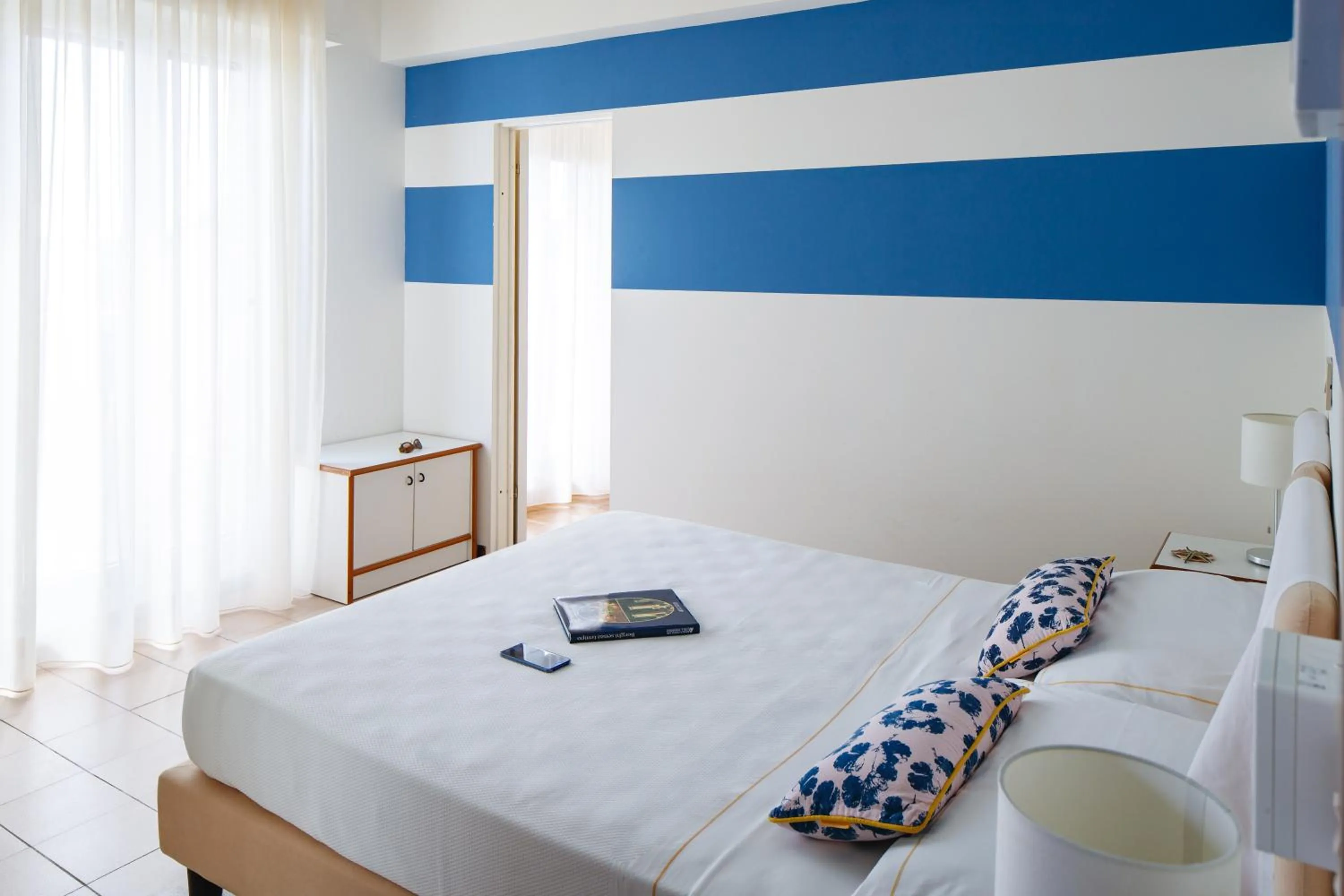 UNA HOTELS Imperial Beach Hotel