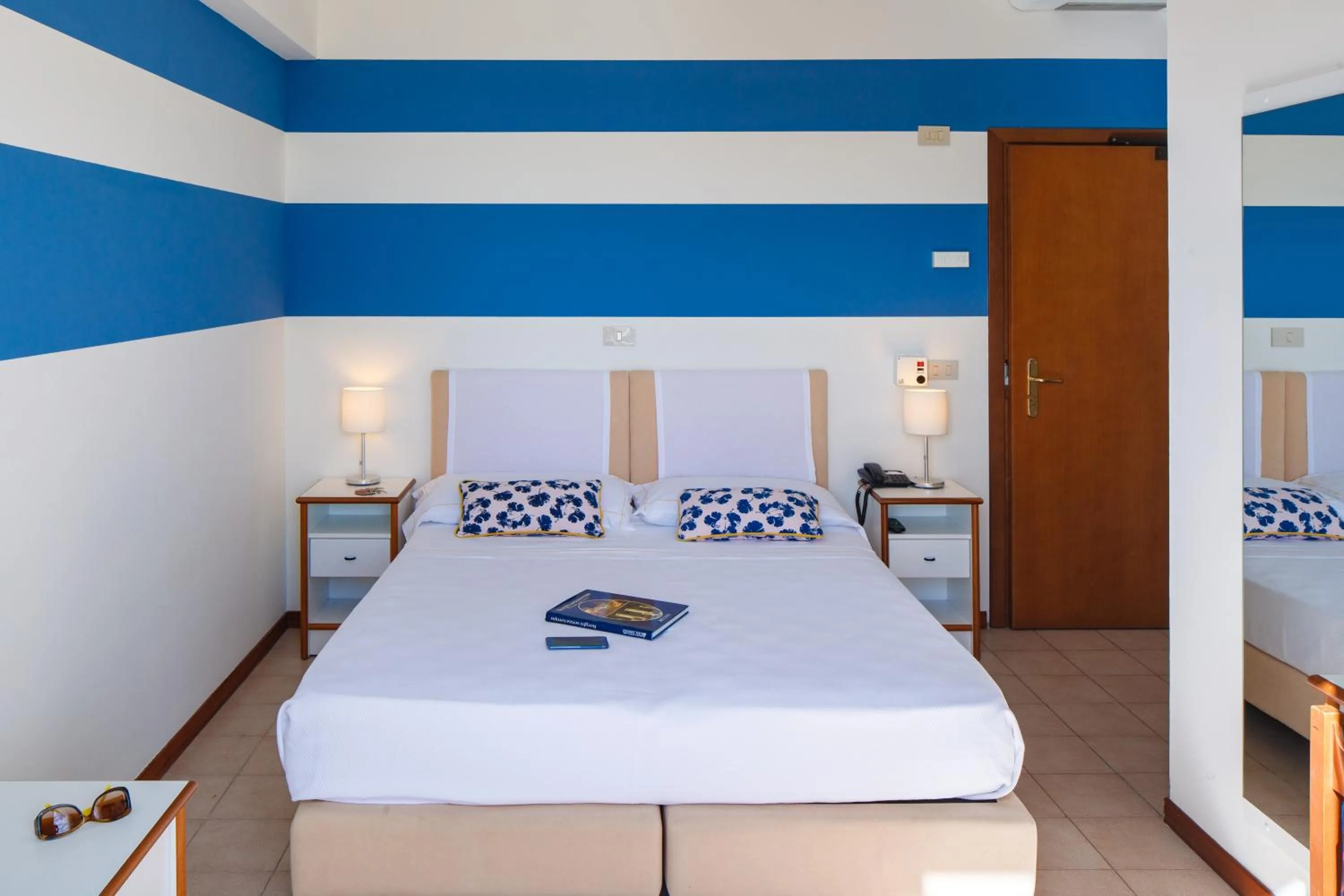 UNA HOTELS Imperial Beach Hotel