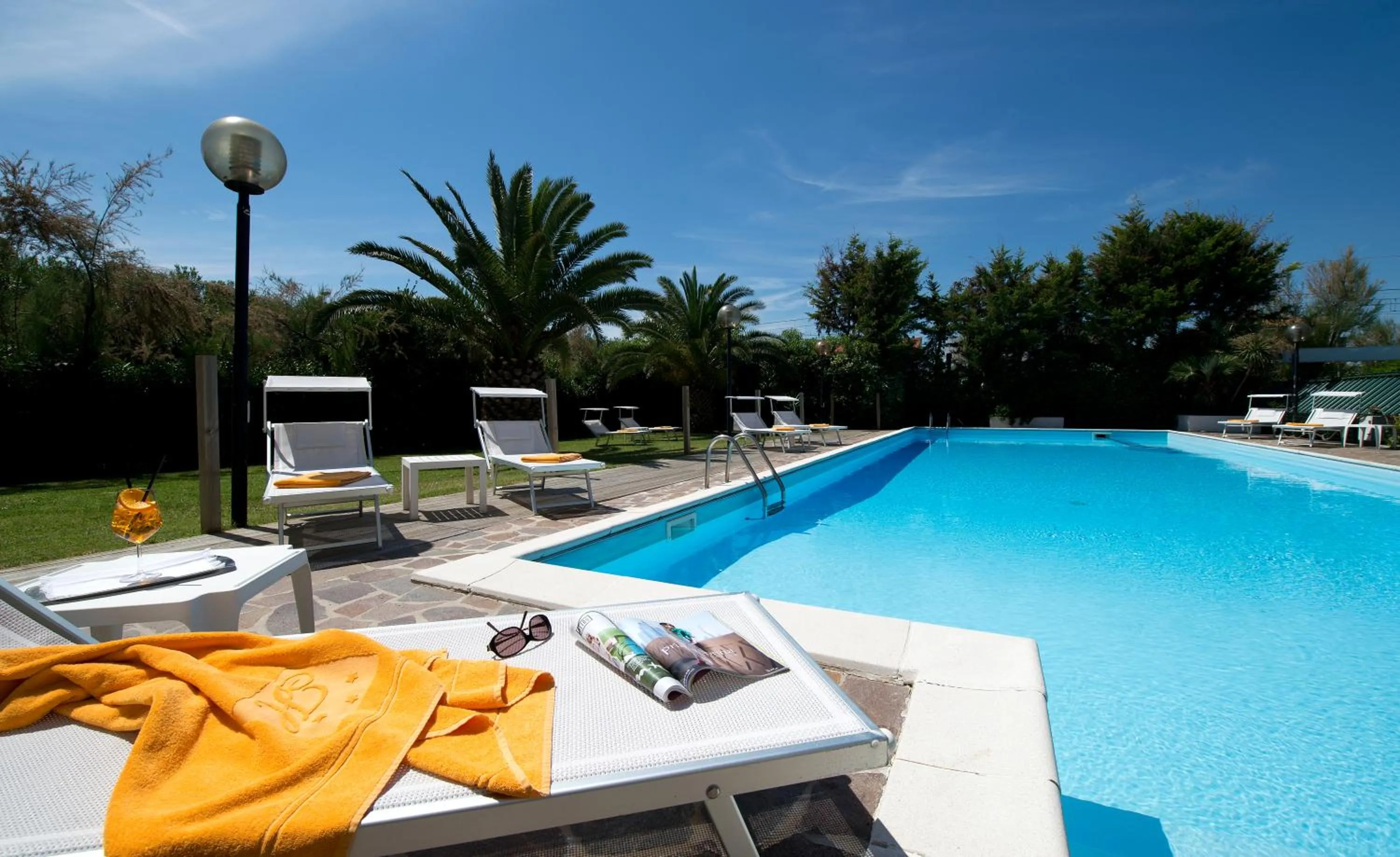 Swimming pool in UNA HOTELS Imperial Beach Hotel
