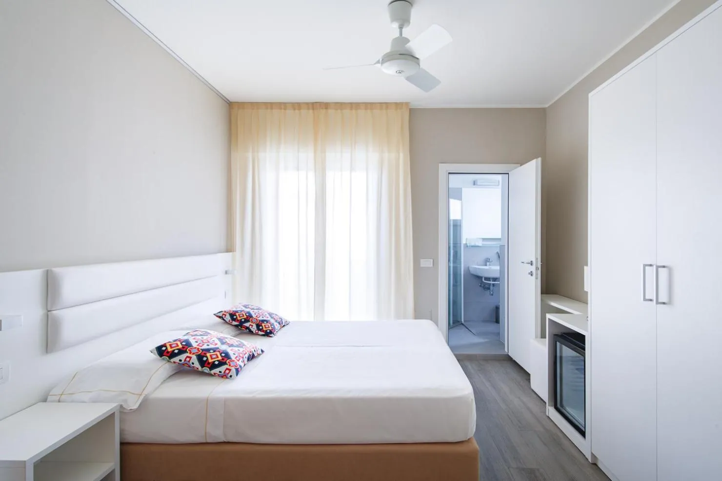 UNA HOTELS Imperial Beach Hotel