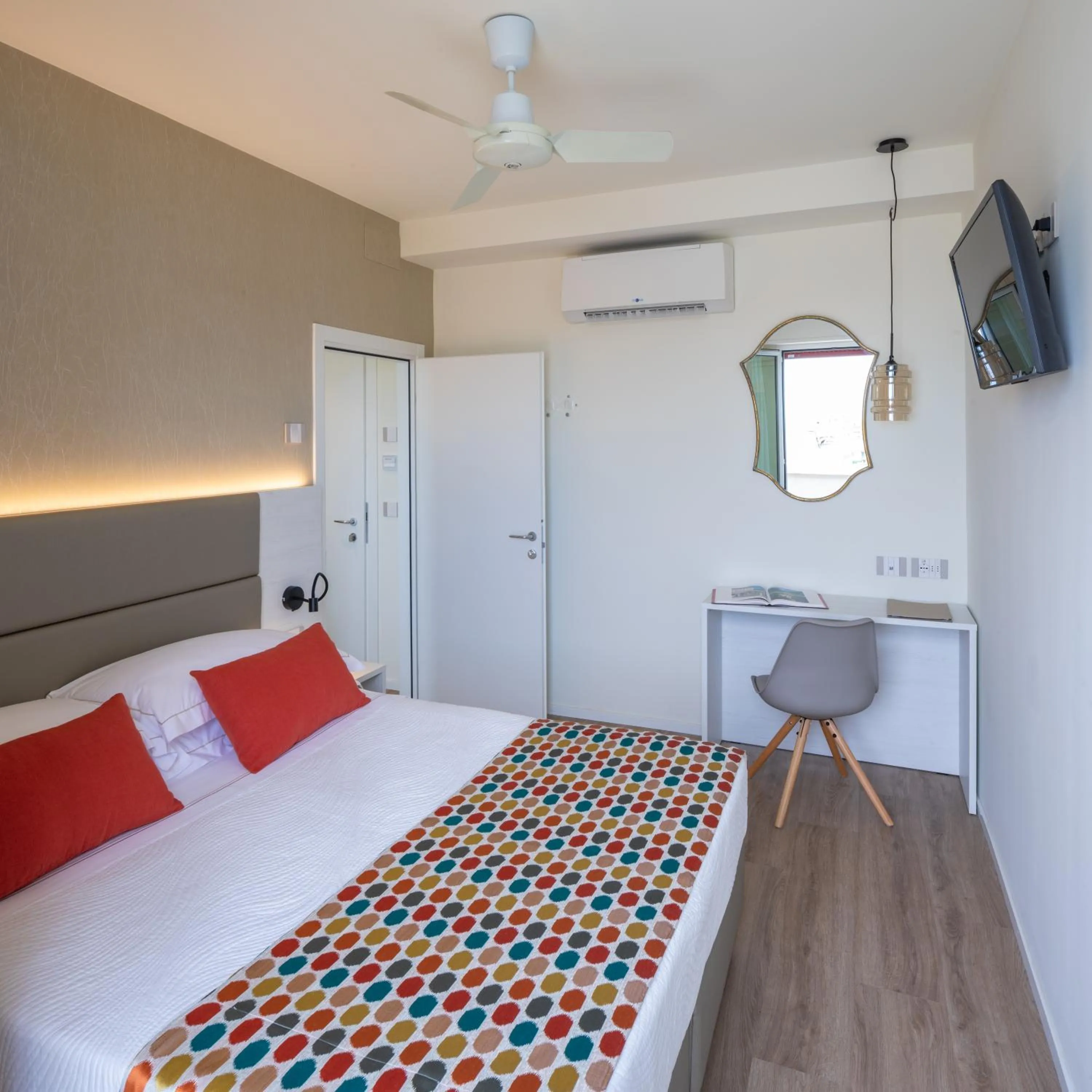 UNA HOTELS Imperial Beach Hotel