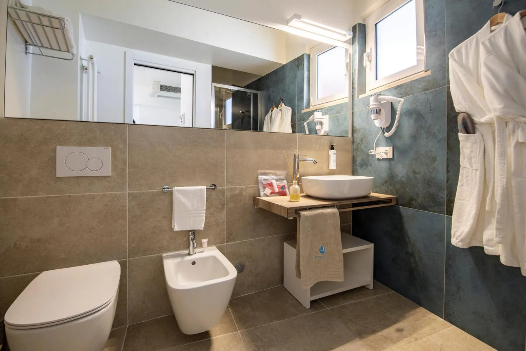 Shower in UNA HOTELS Imperial Beach Hotel