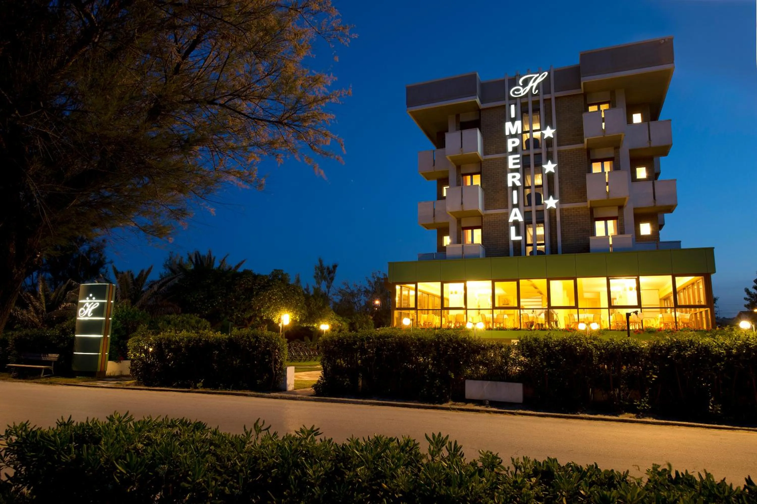 Facade/entrance in UNA HOTELS Imperial Beach Hotel