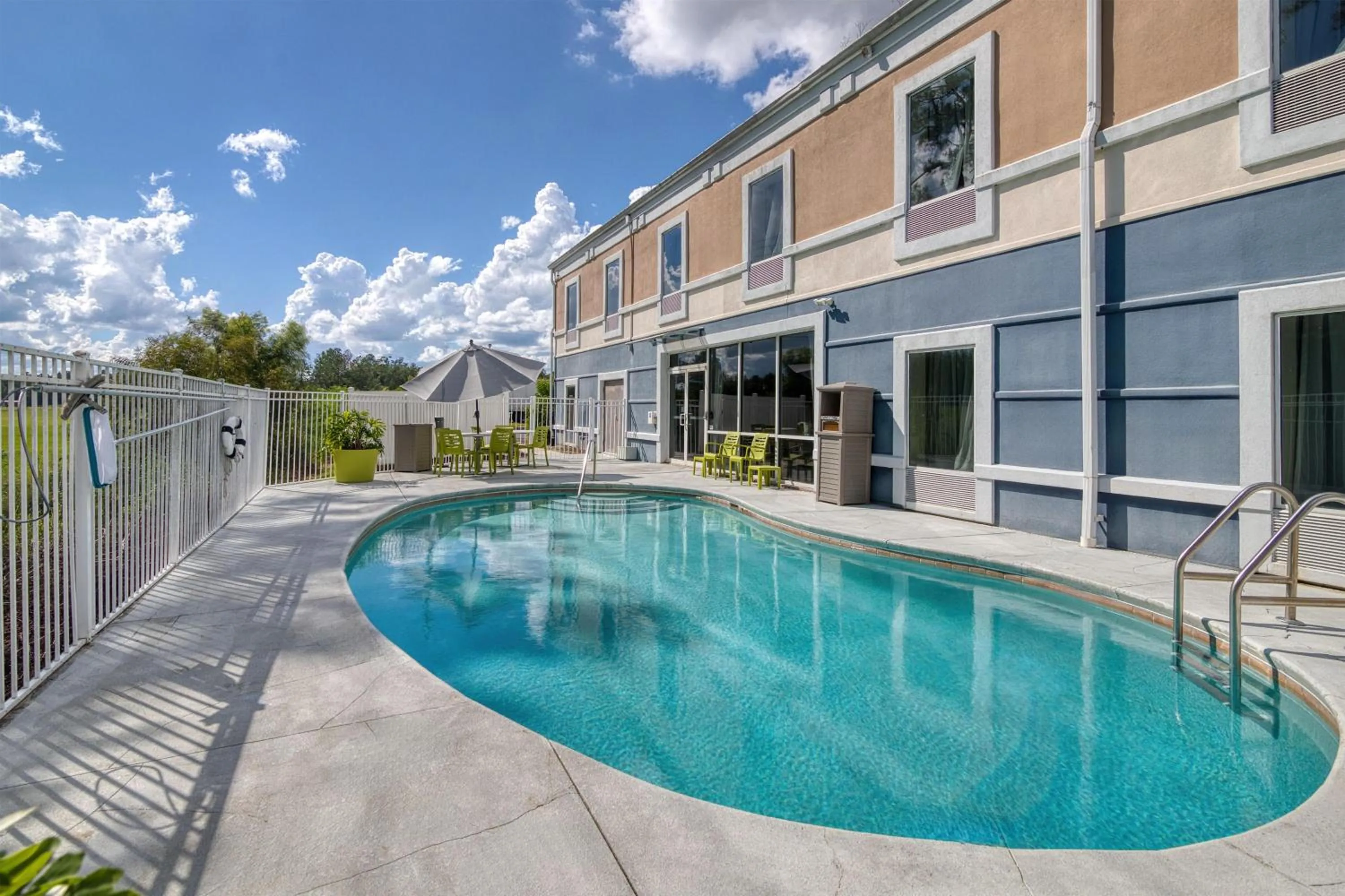 Pool view in Best Western Waldo Inn & Suites
