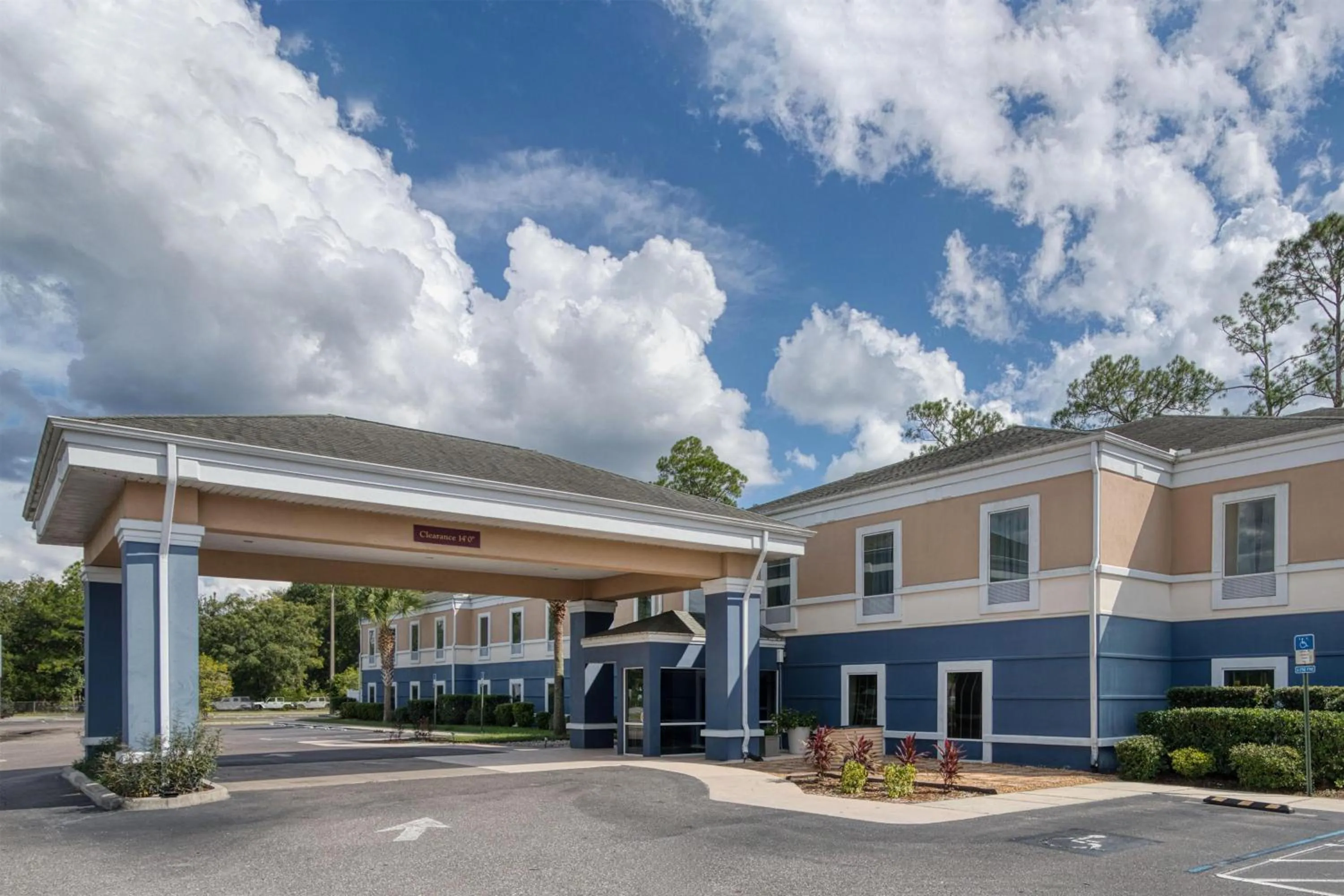 Property building in Best Western Waldo Inn & Suites