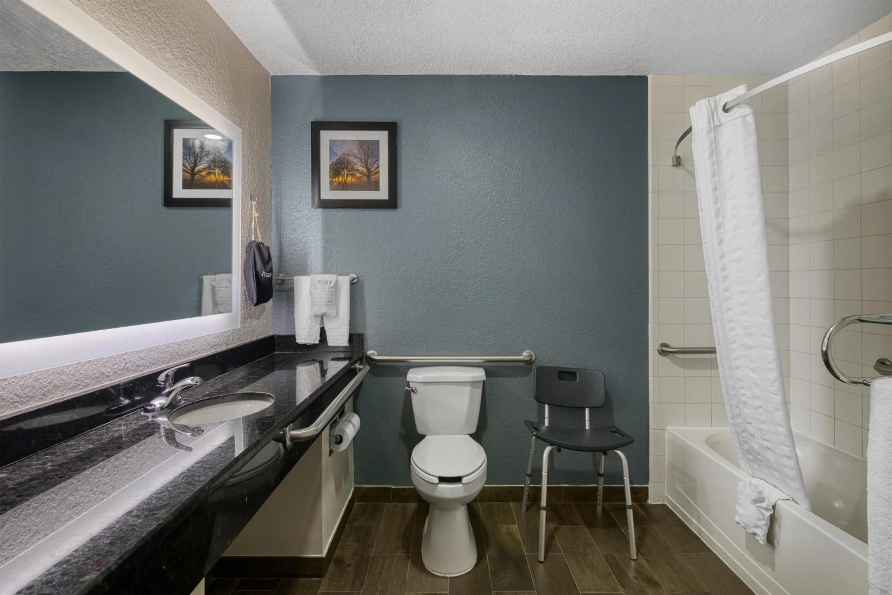 Bathroom in Best Western Waldo Inn & Suites