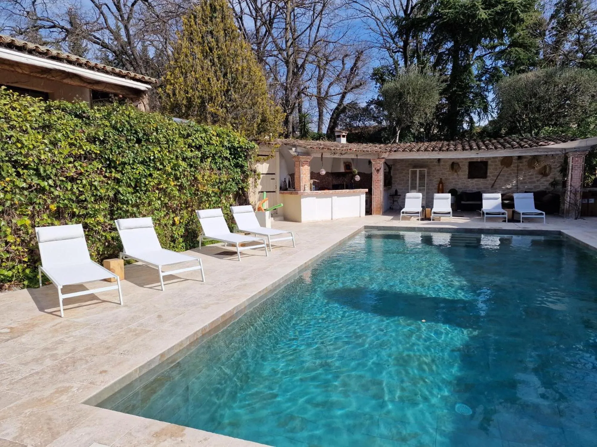 Swimming pool in Le Mas de Mougins