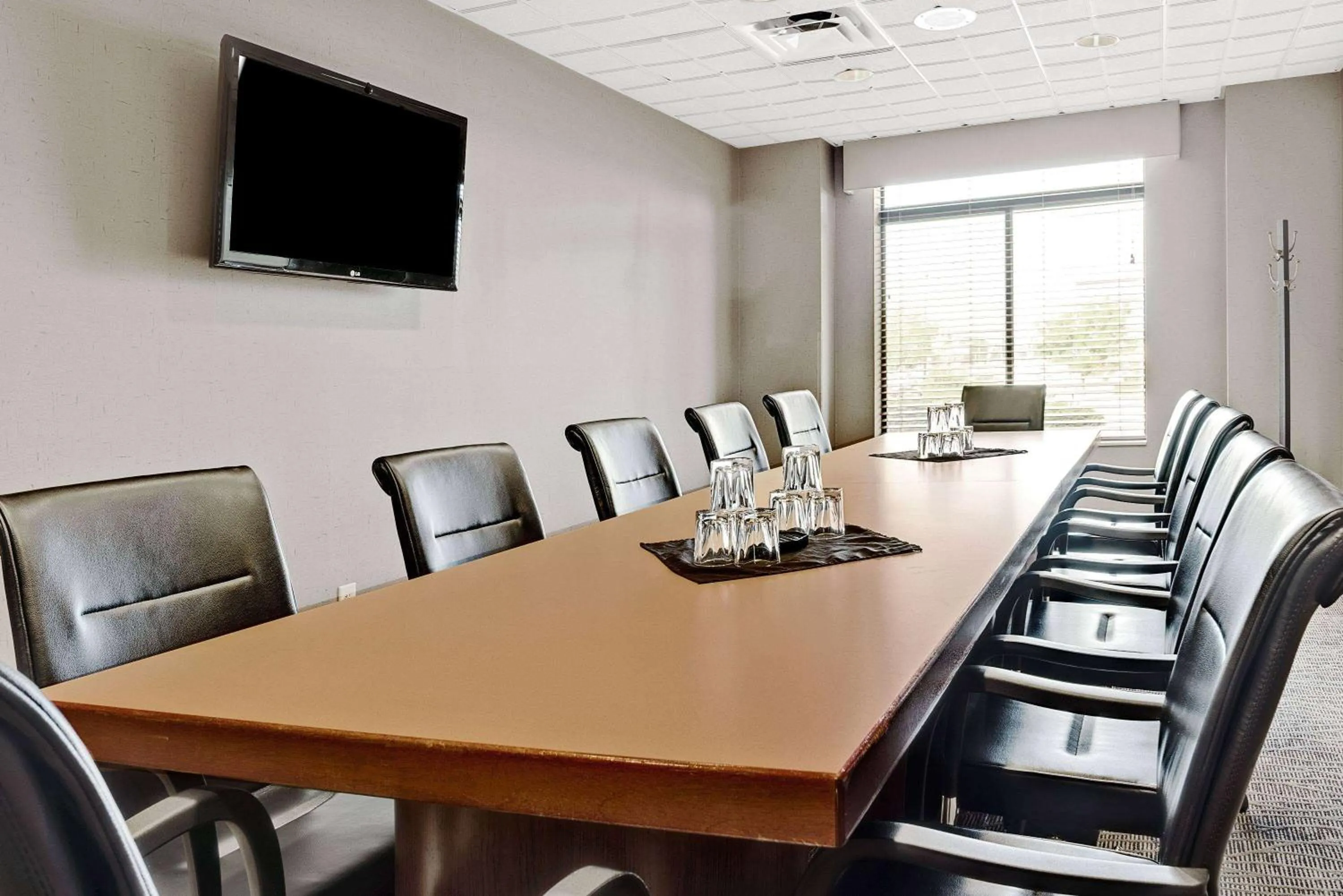 Meeting/conference room in Wingate by Wyndham Fargo