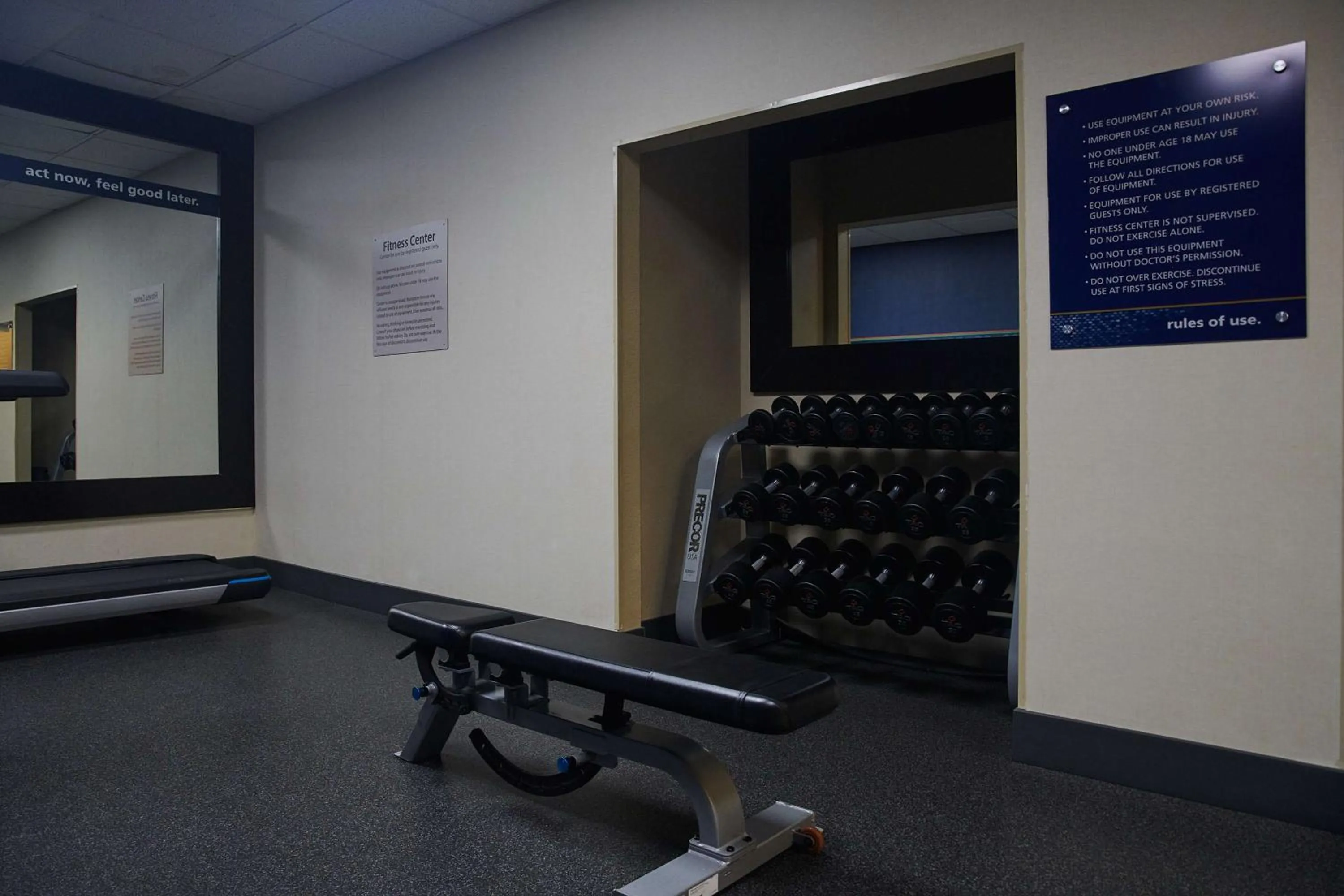 Fitness centre/facilities in Hampton Inn & Suites Sherman Oaks