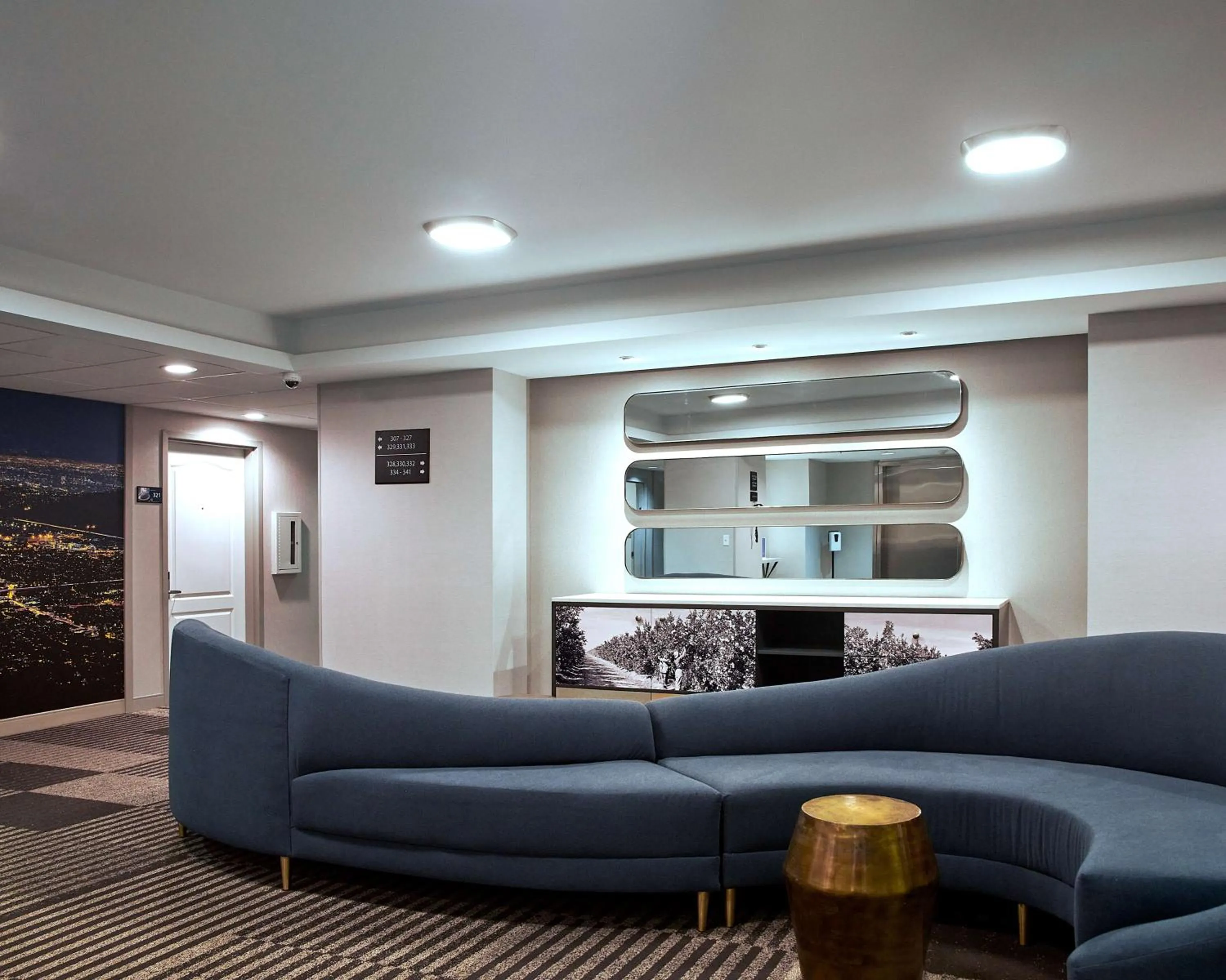 Lobby or reception in Hampton Inn & Suites Sherman Oaks