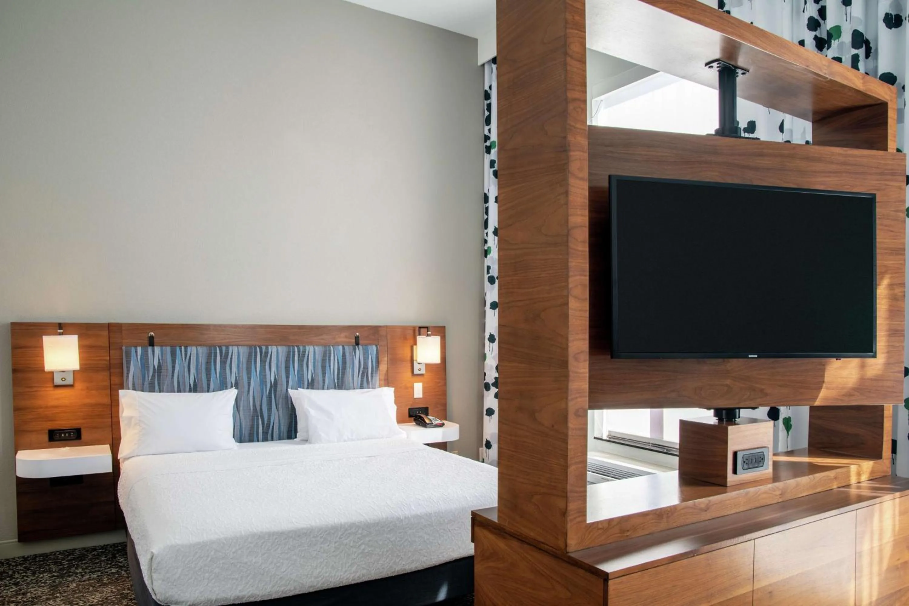 Bed in Hampton Inn & Suites Sherman Oaks