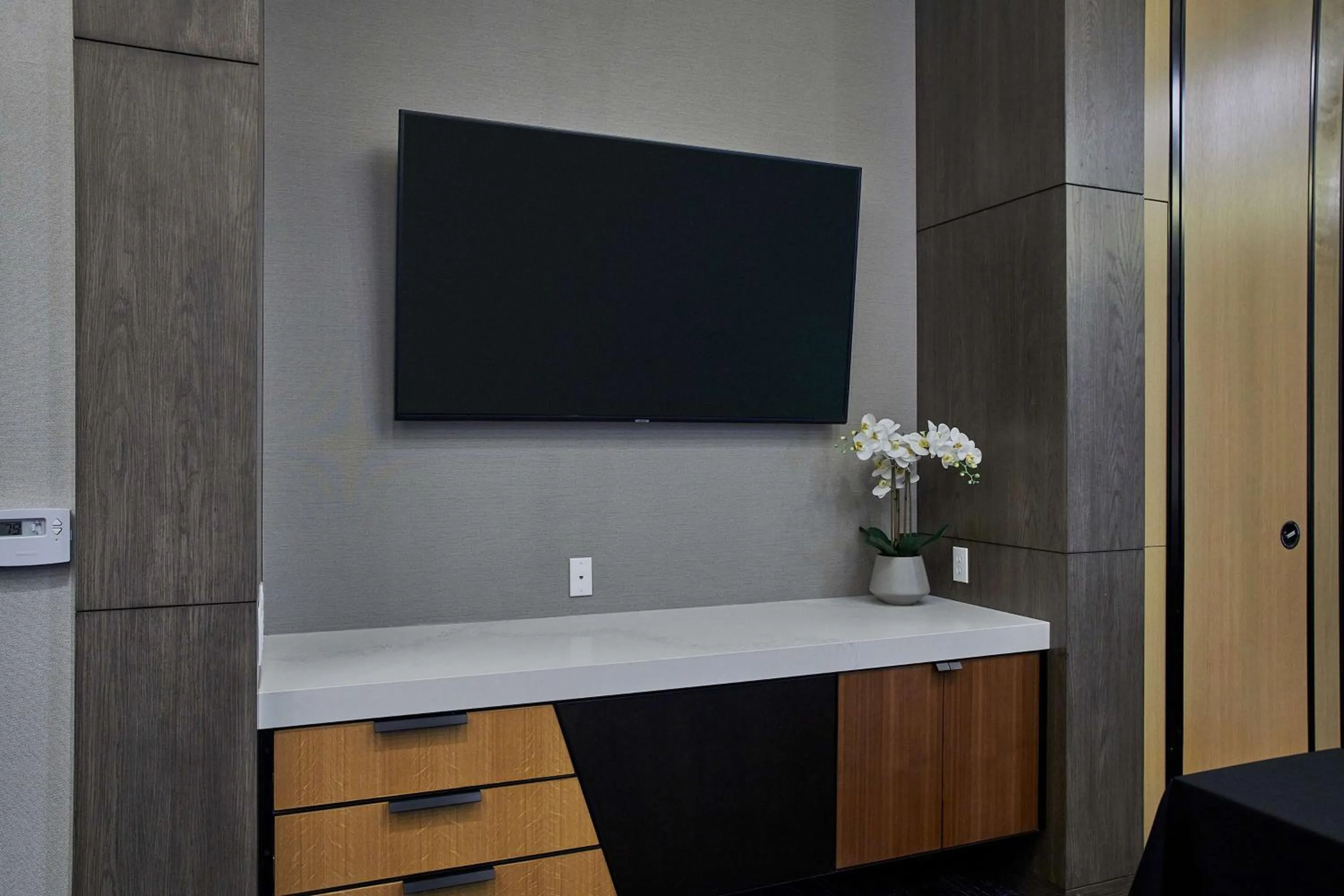 Meeting/conference room in Hampton Inn & Suites Sherman Oaks