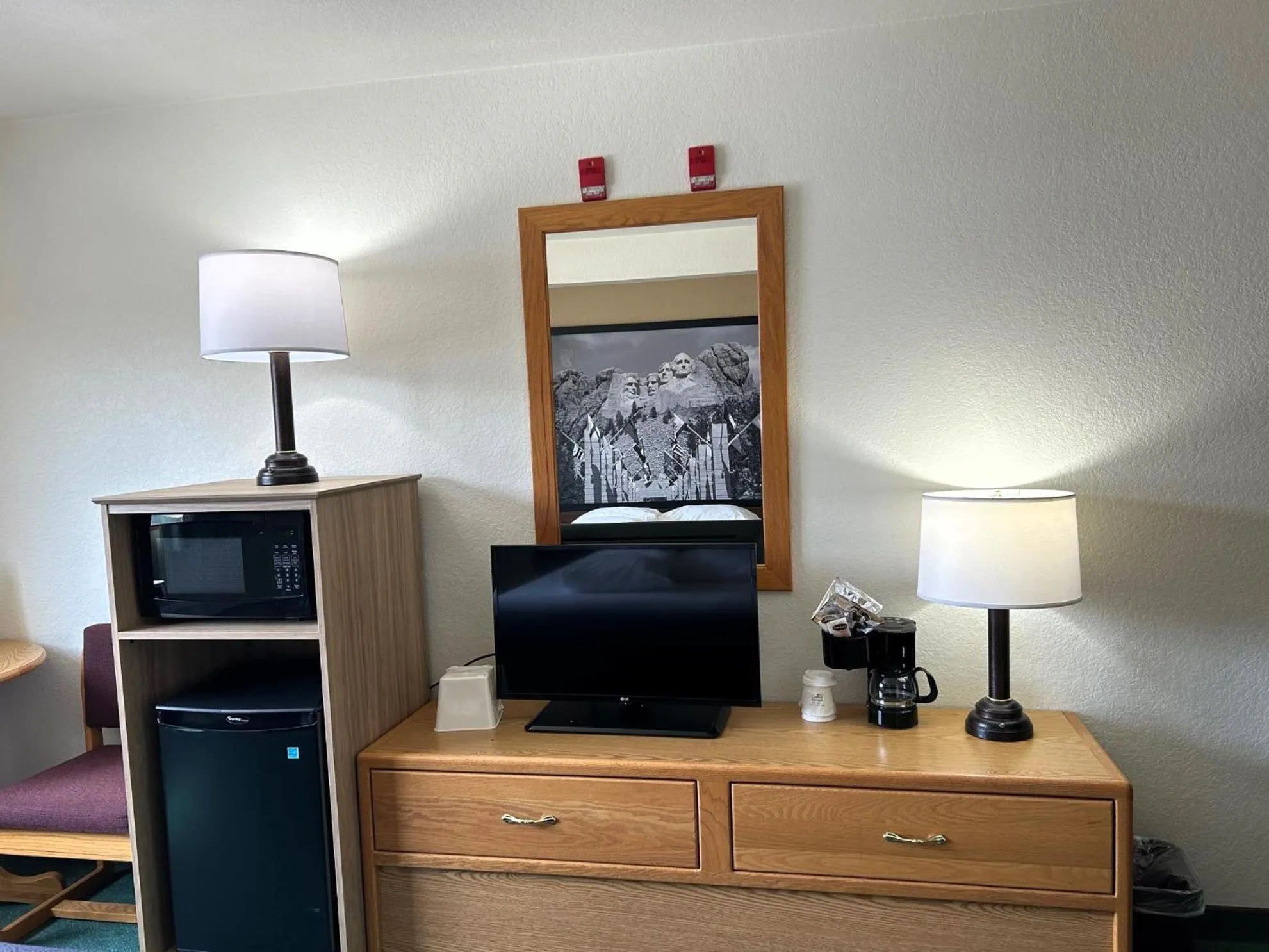microwave in Super 8 by Wyndham Hill City/Mt Rushmore/ Area