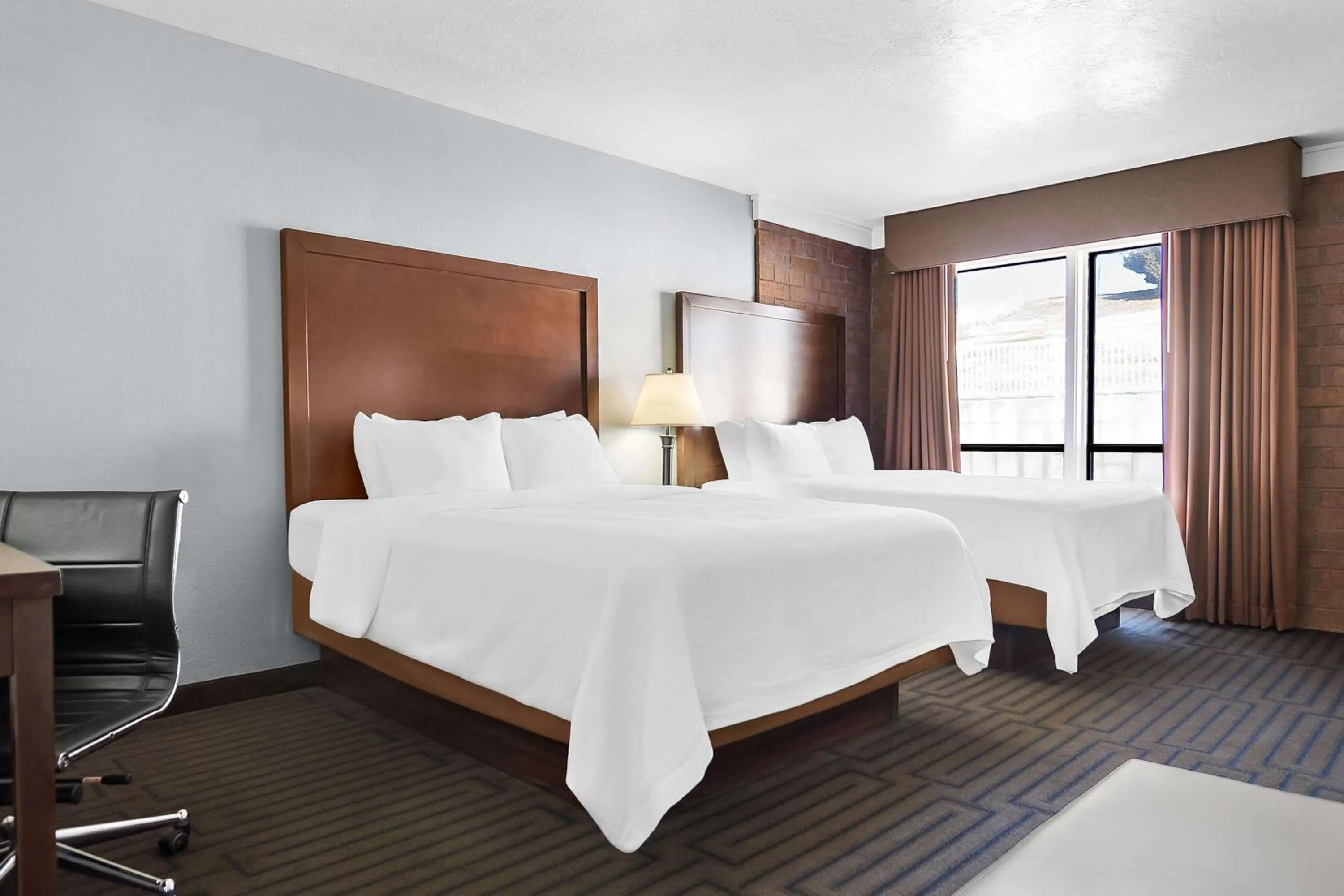 Photo of the whole room, Bed in Best Western Pocatello Inn