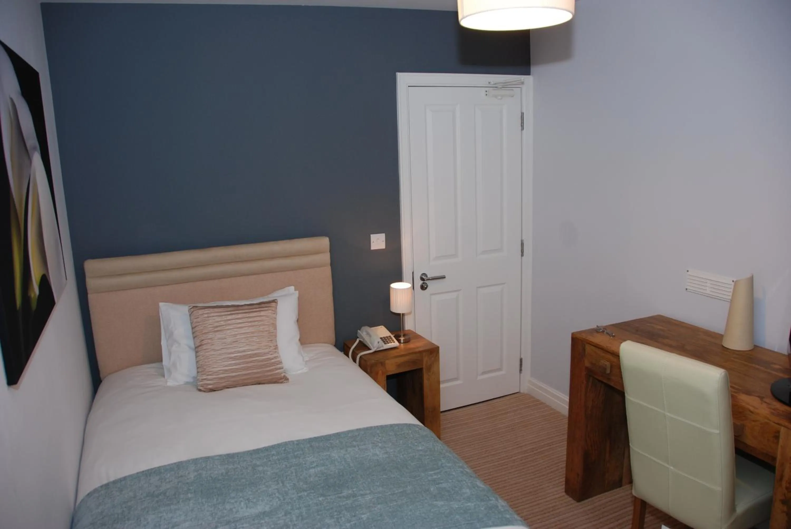 Photo of the whole room, Bed in The Port House