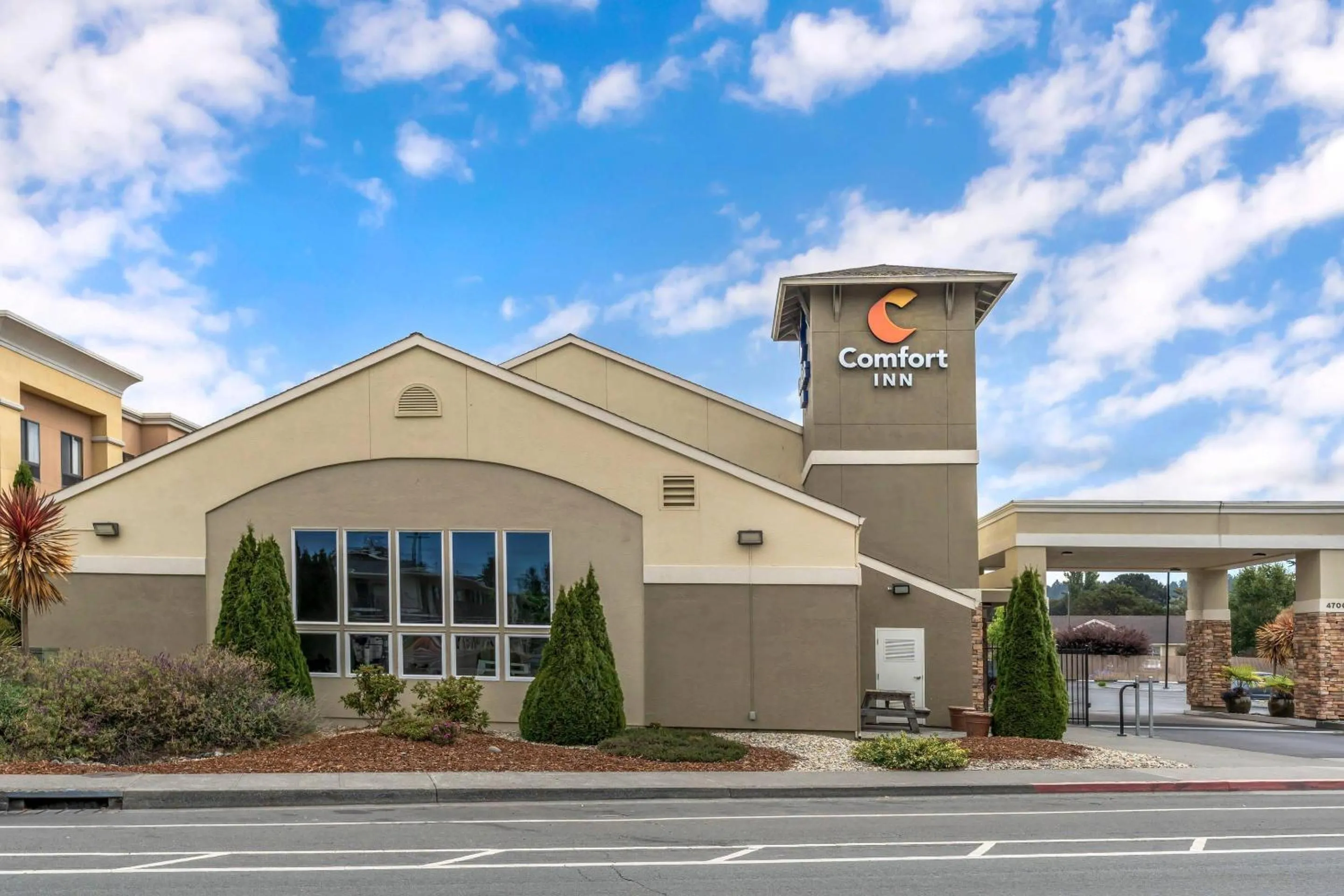 Property building in Comfort Inn Arcata