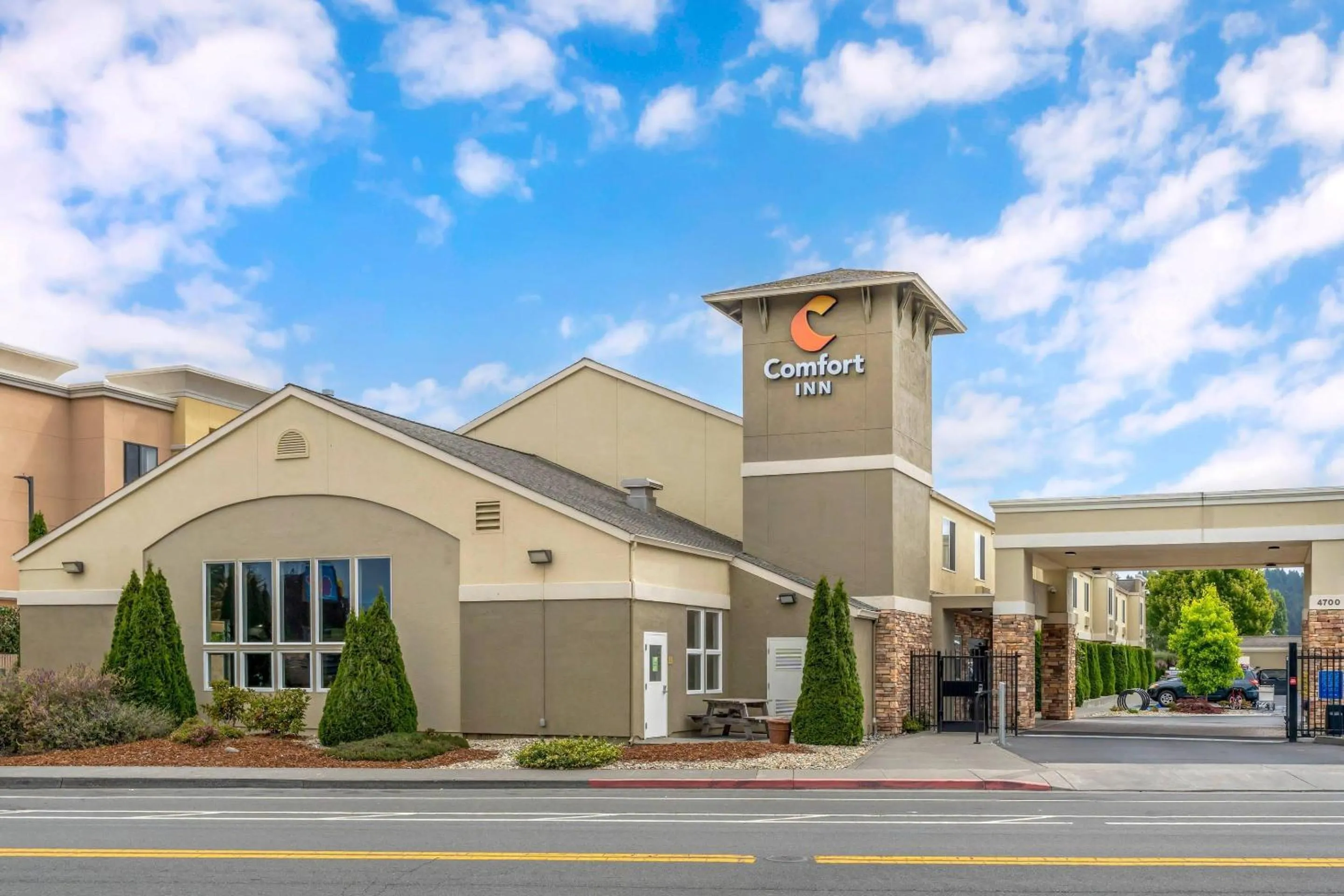 Property building in Comfort Inn Arcata