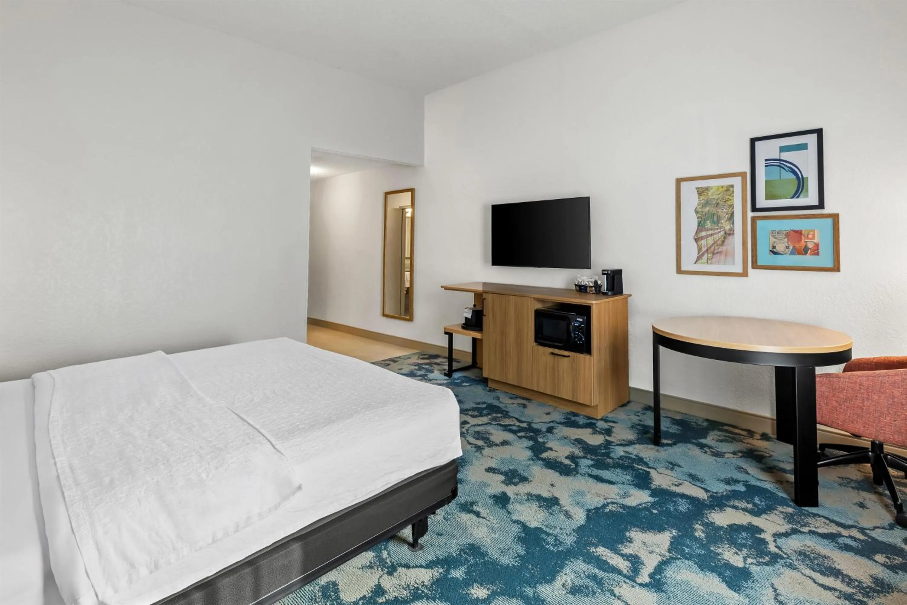 Bedroom, Bed in Hampton Inn Carrollton