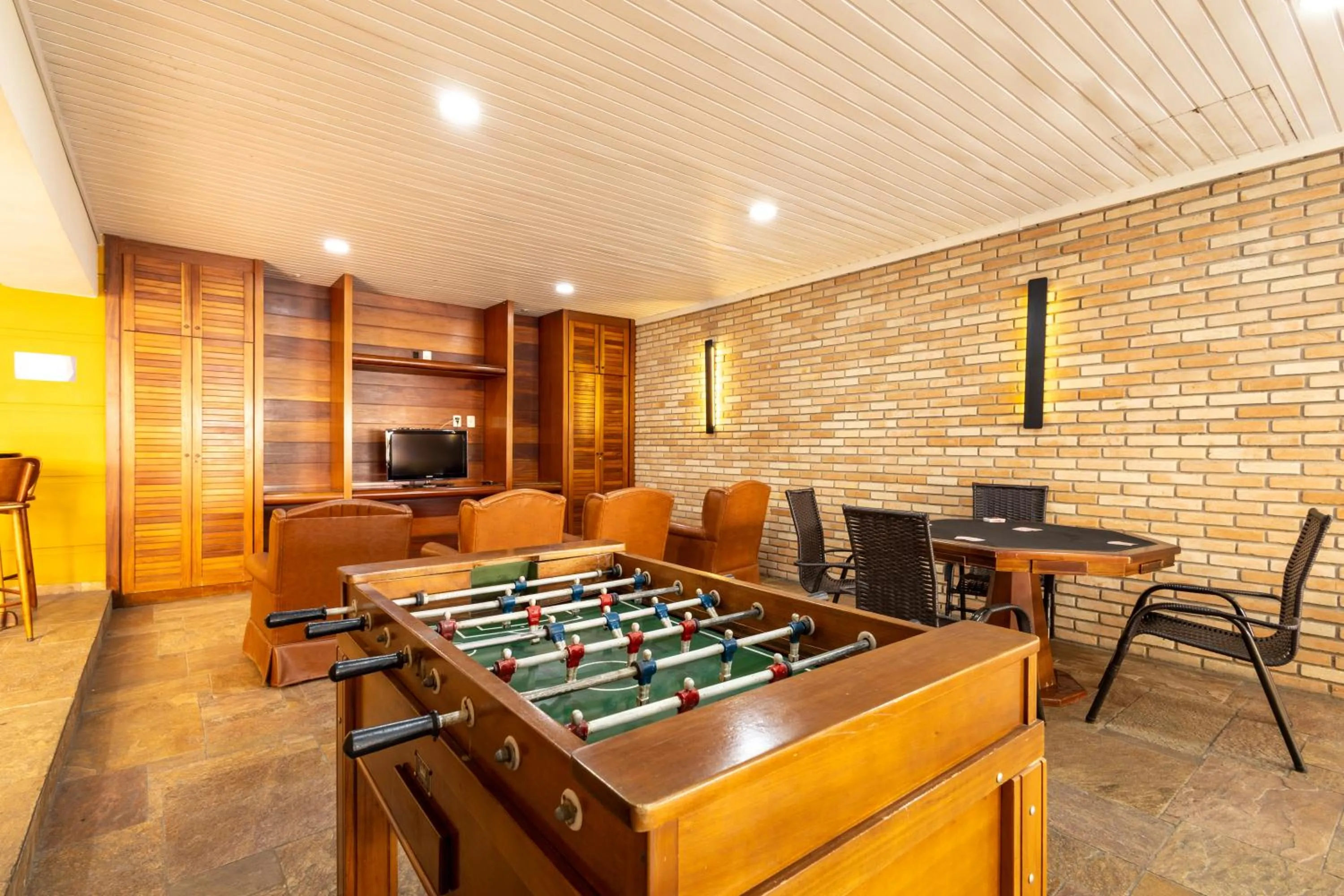 Communal lounge/ TV room in Sorocaba Park Hotel by Atlantica