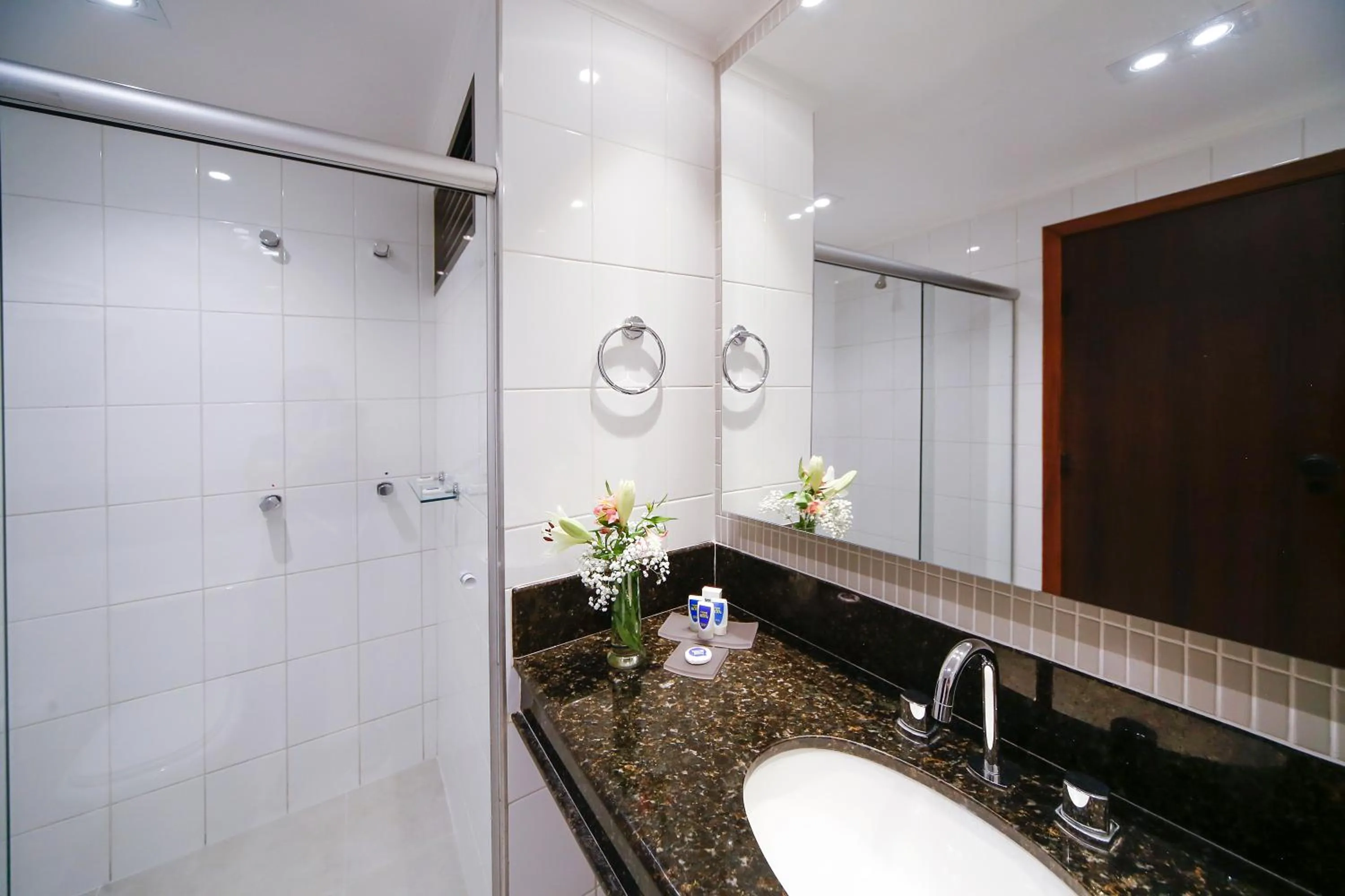 Bathroom in Grand Hotel Royal Sorocaba by Atlantica