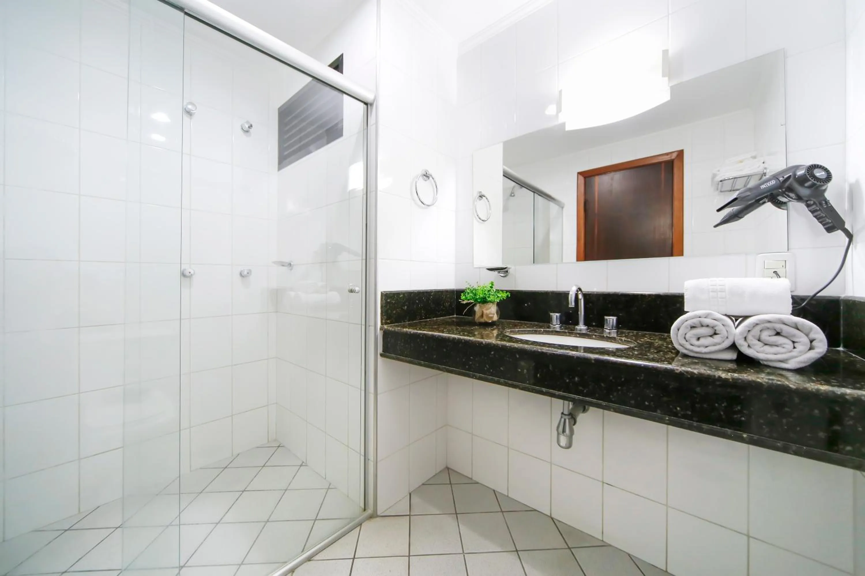 Toilet in Grand Hotel Royal Sorocaba by Atlantica