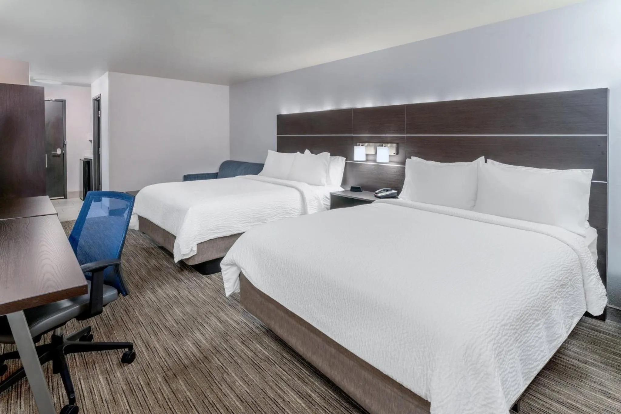Photo of the whole room, Bed in Holiday Inn Express & Suites - Colorado Springs AFA Northgate by IHG