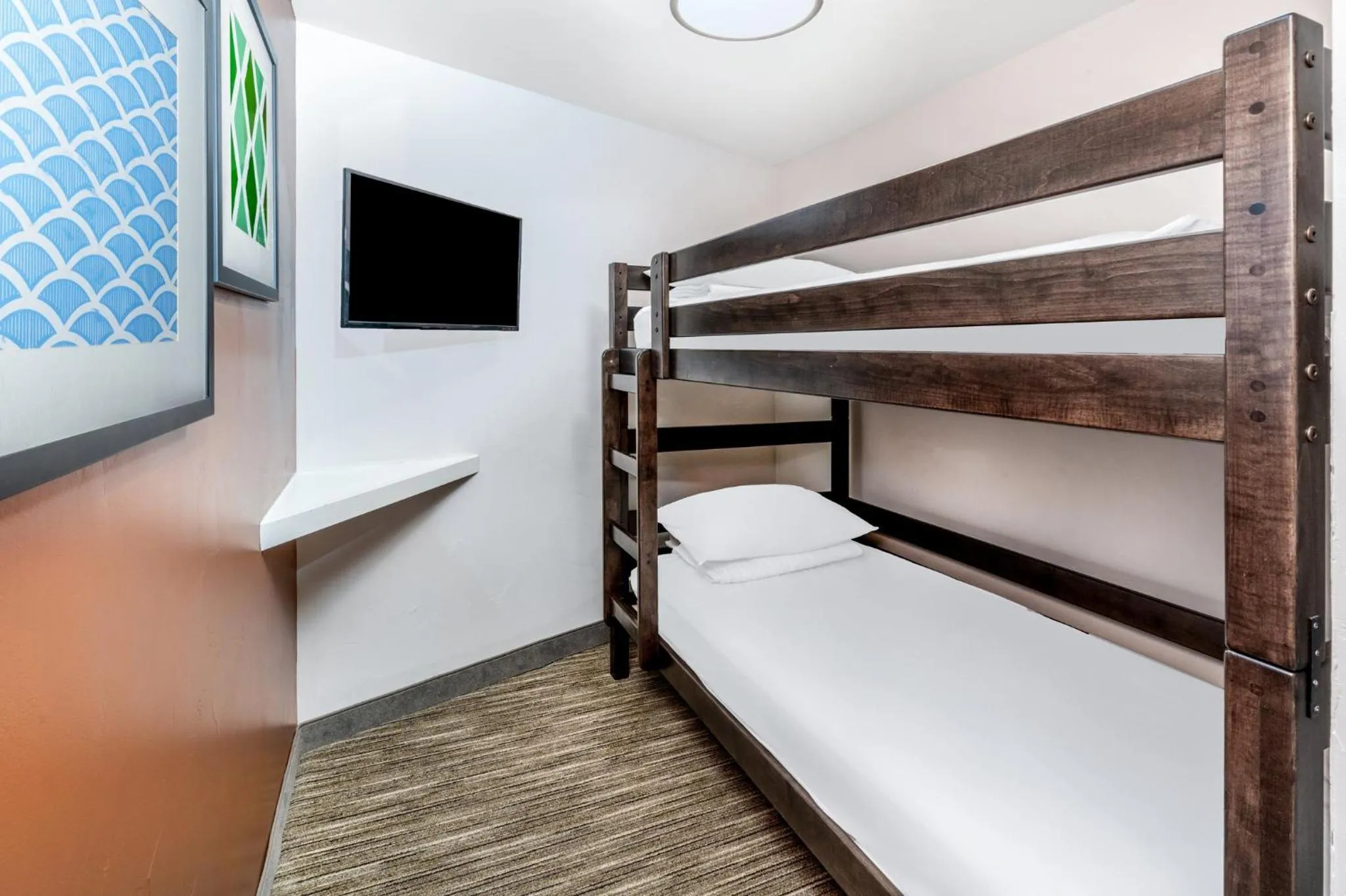 Photo of the whole room, Bed in Holiday Inn Express & Suites - Colorado Springs AFA Northgate by IHG