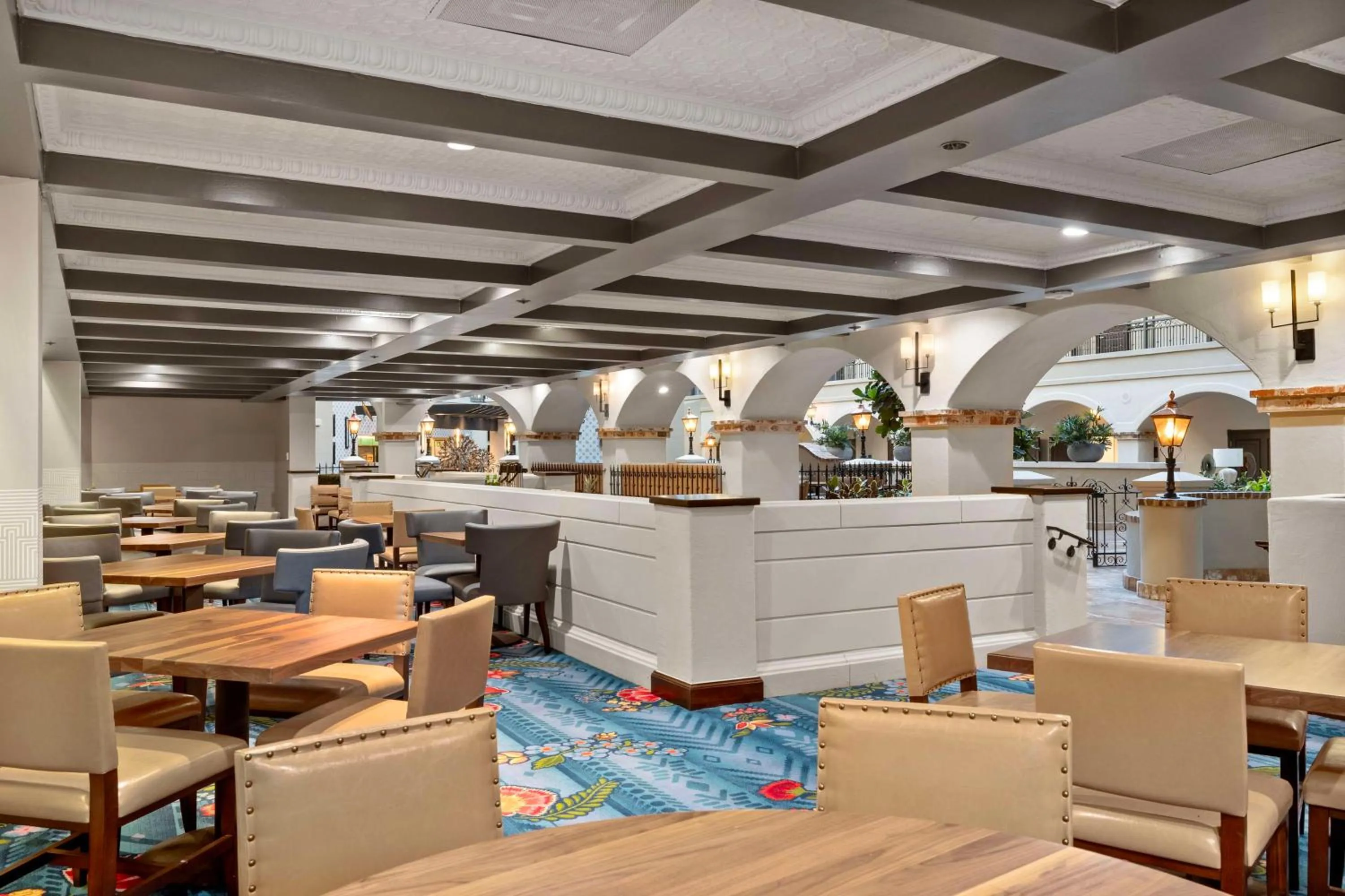 Restaurant/places to eat in Embassy Suites by Hilton Los Angeles International Airport South