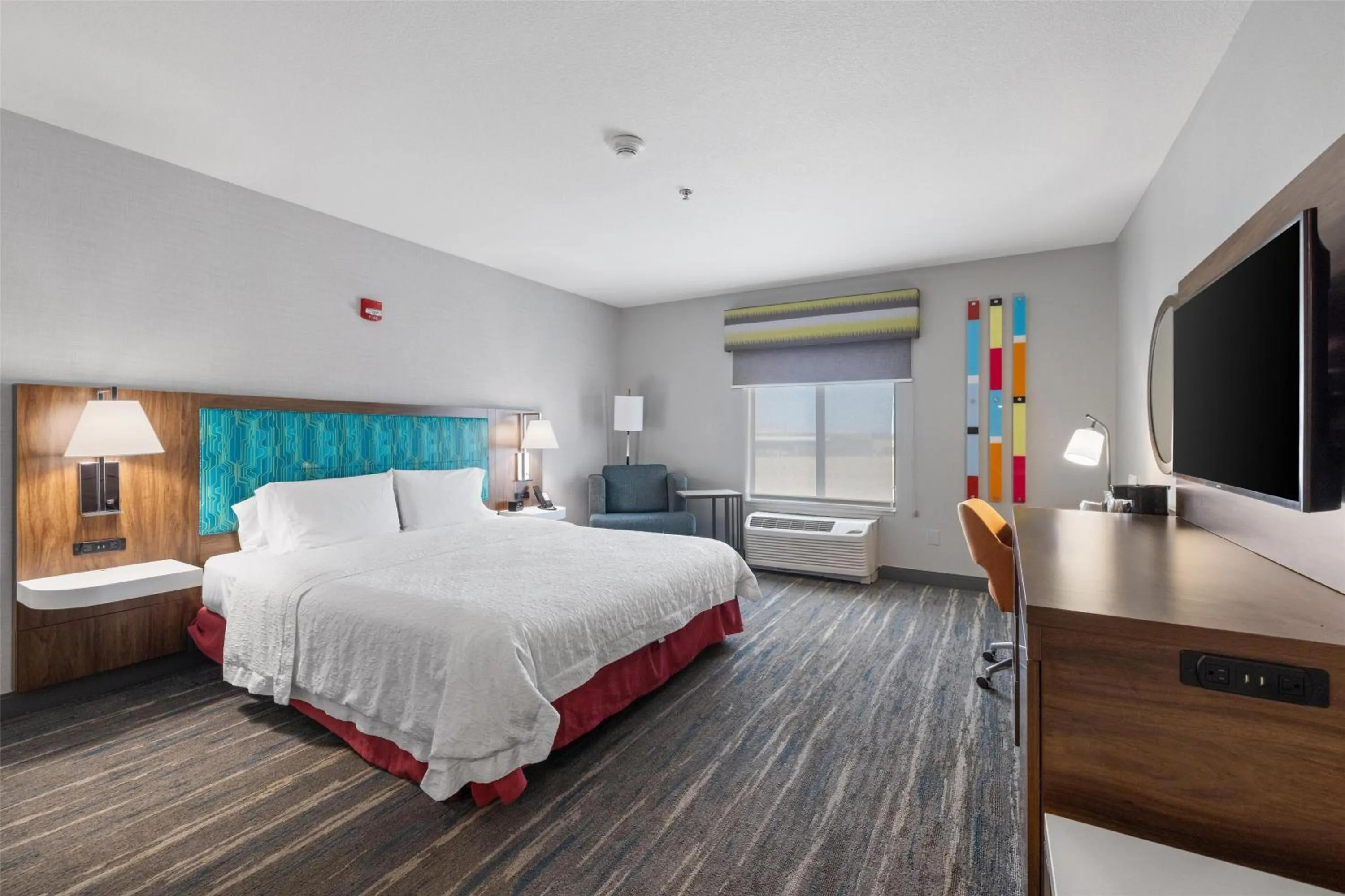 Bed in Hampton Inn & Suites Madera