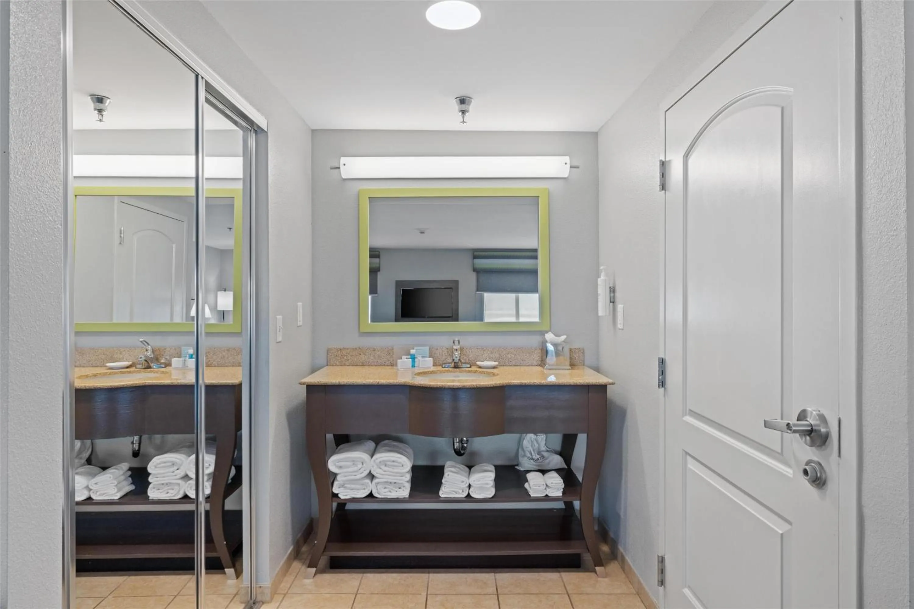 Bathroom in Hampton Inn & Suites Madera