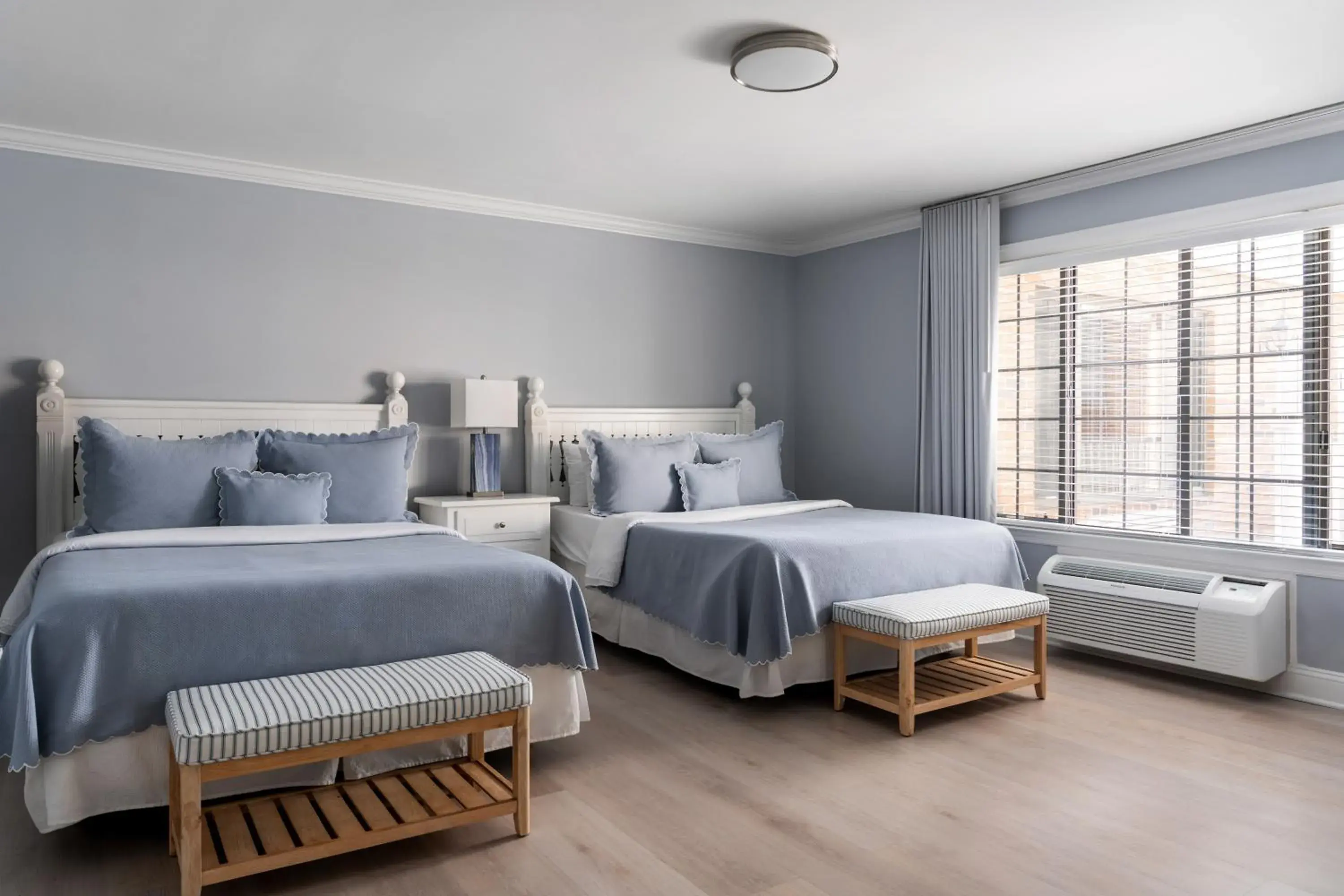 Queen Room with Two Queen Beds in Southampton Inn Queen Room with Two Queen Beds in Southampton Inn